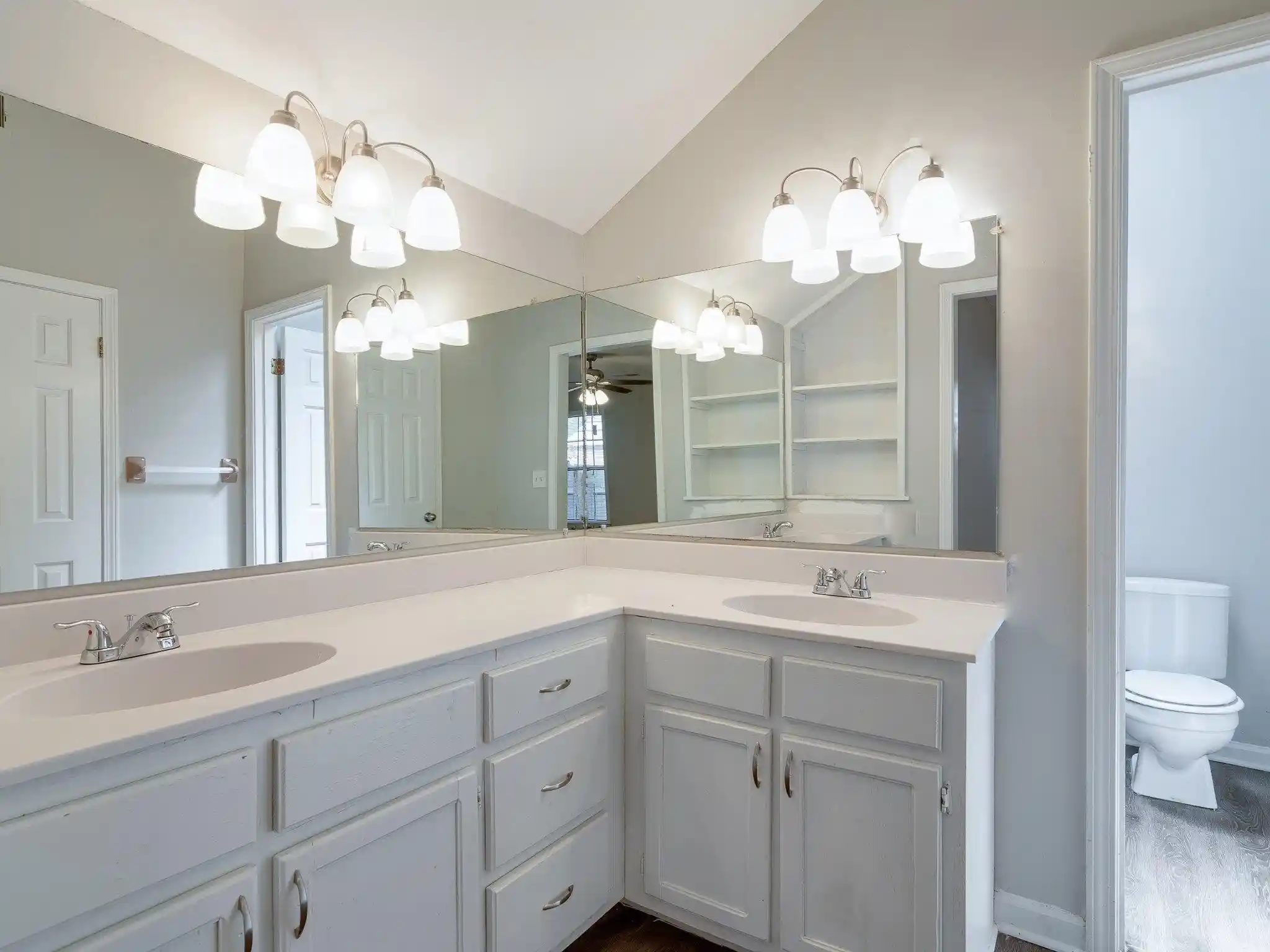 Photo 3 of Sale Pending at 4572 Sandy Park Dr, Memphis, TN 38141 | MLS# 10231066 | Listing updated on 2026-10-05