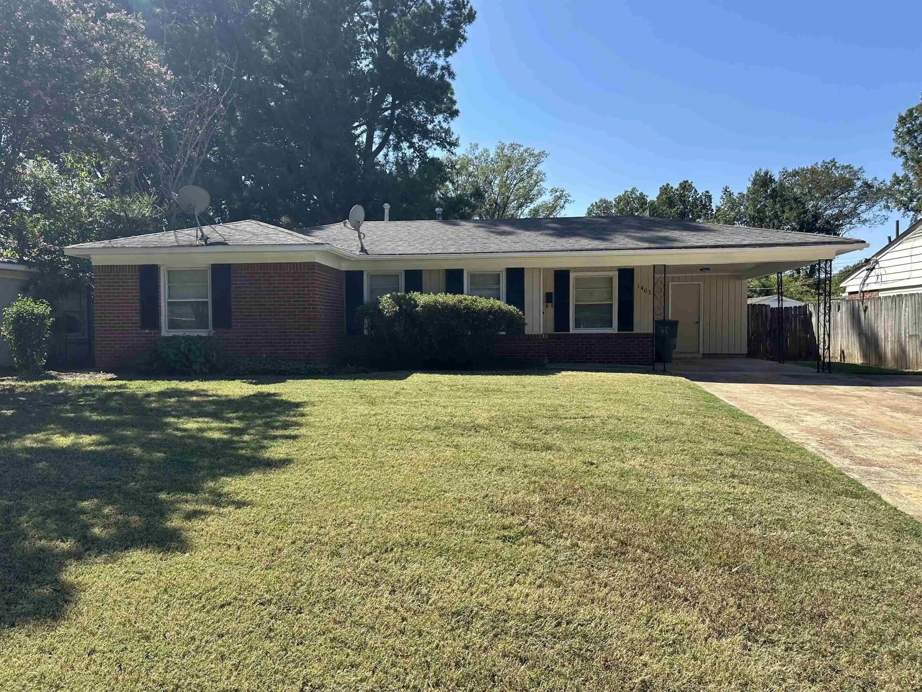 Photo 1 of Single family home for sale at 1403 S White Sta Rd, Memphis, TN 38117 | MLS# 10231074 | Listing updated on 2026-09-30