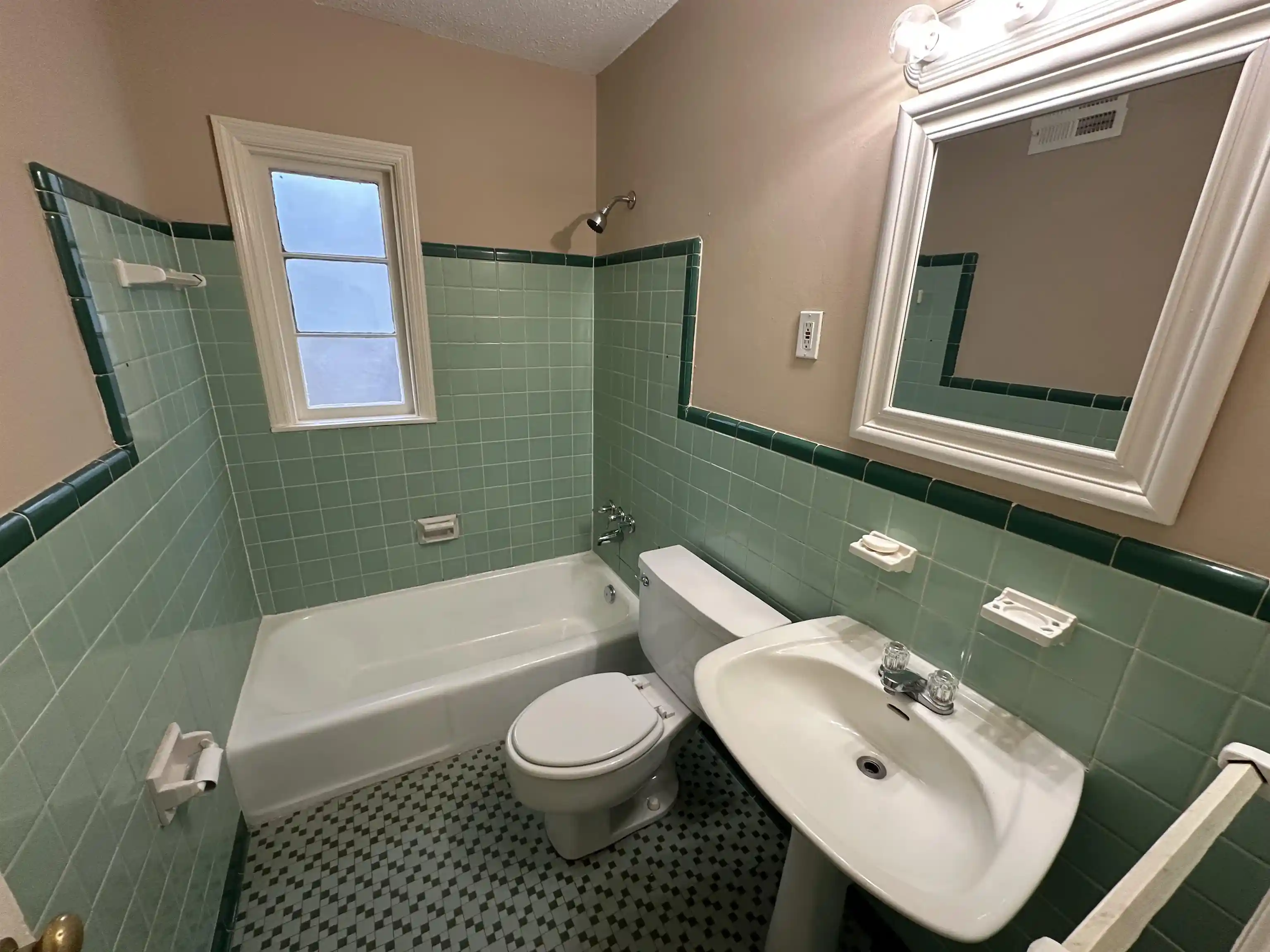 Photo 4 of Single family home for sale at 1403 S White Sta Rd, Memphis, TN 38117 | MLS# 10231074 | Listing updated on 2026-09-30