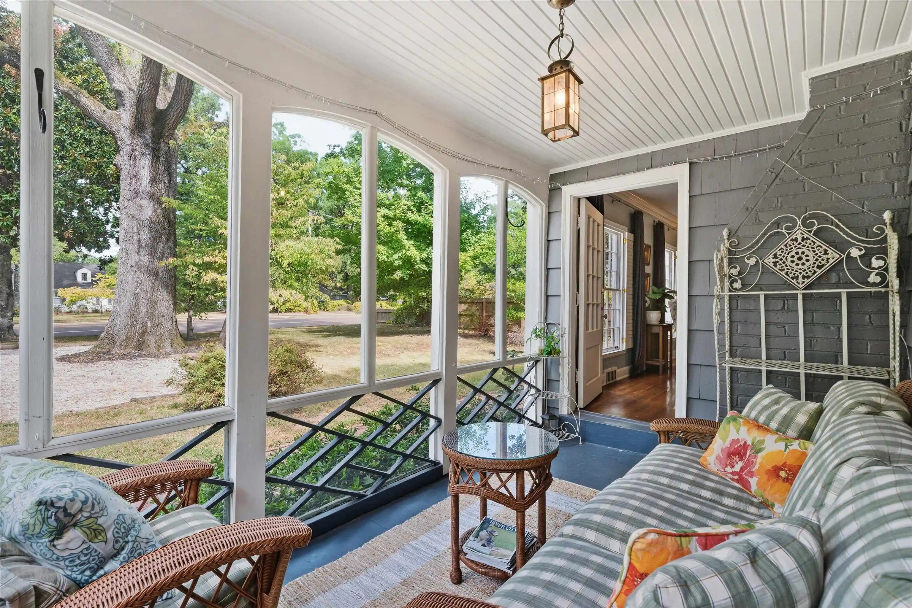 Photo 3 of Single family home for sale at 3877 Walnut Grv Rd, Memphis, TN 38111 | MLS# 10231082 | Listing updated on 2026-10-05