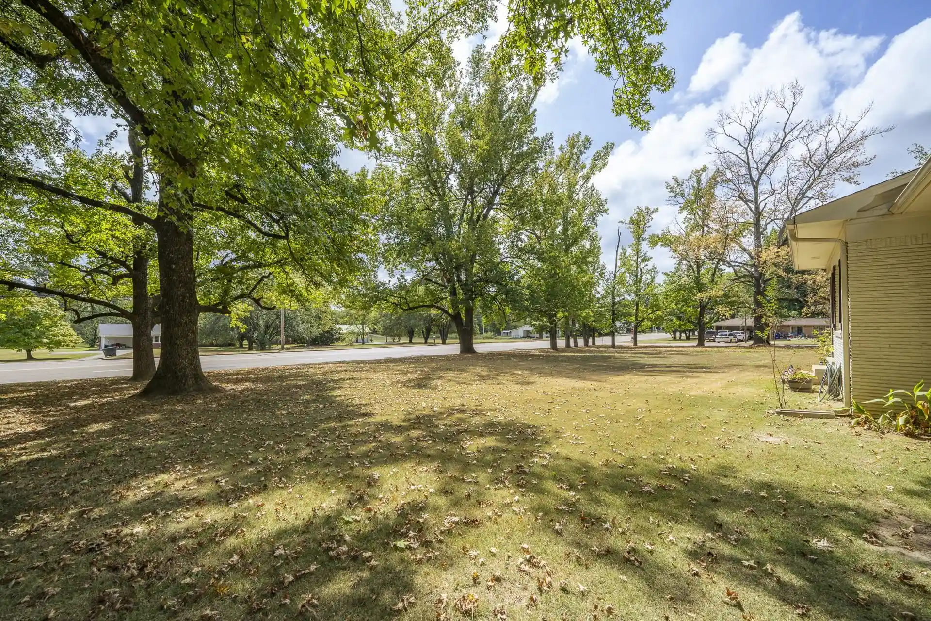 Photo 2 of Single family home for sale at 938 E Poplar Ave, Selmer, TN 38375 | MLS# 10231096 | Listing updated on 2026-09-25