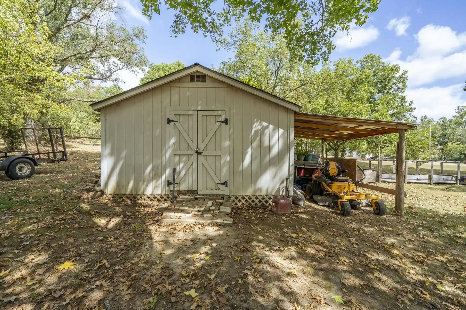Photo 3 of Single family home for sale at 938 E Poplar Ave, Selmer, TN 38375 | MLS# 10231096 | Listing updated on 2026-09-25
