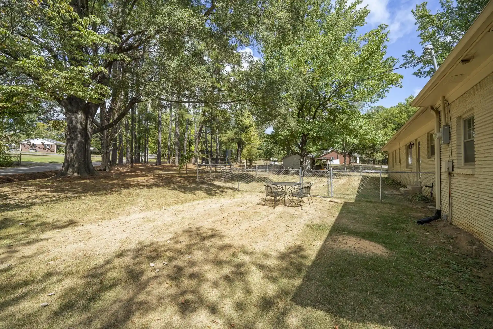 Photo 3 of Single family home for sale at 938 E Poplar Ave, Selmer, TN 38375 | MLS# 10231096 | Listing updated on 2026-09-25