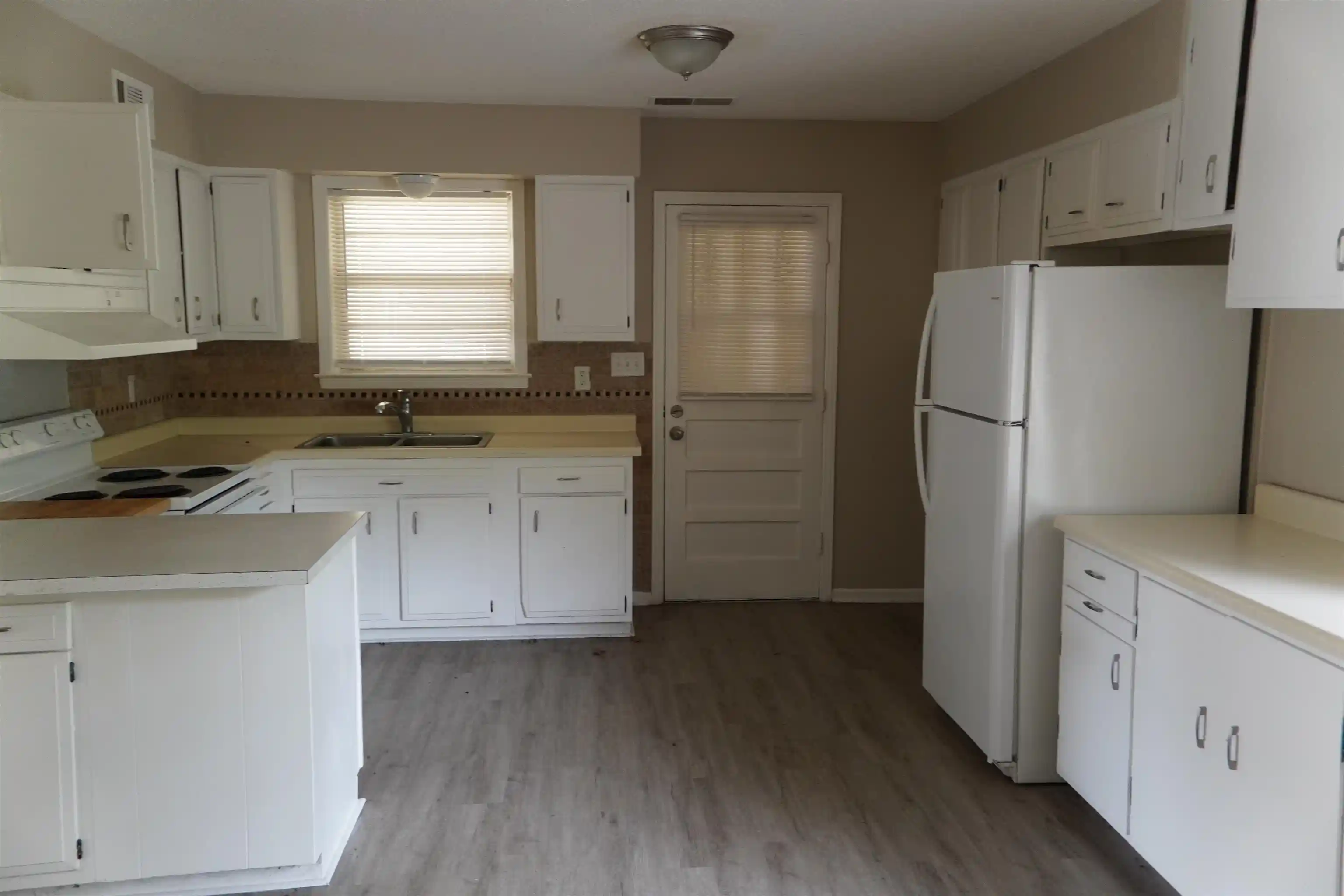 Photo 3 of Single family home for sale at 3919 Dante Ave, Memphis, TN 38128 | MLS# 10231097 | Listing updated on 2026-09-25