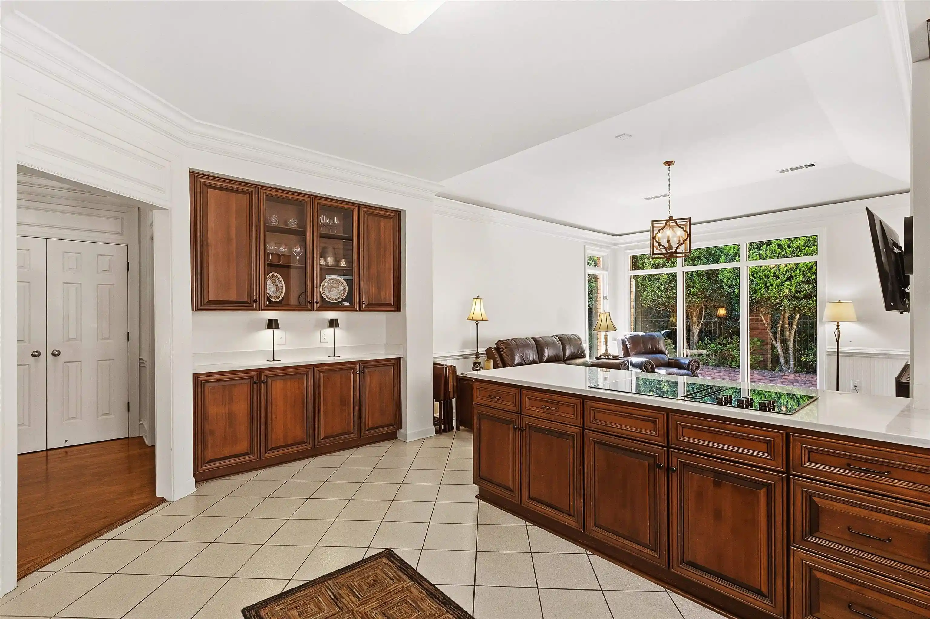 Photo 2 of Sale Pending at 931 W Riverwalk Dr, Memphis, TN 38120 | MLS# 10231117 | Listing updated on 2026-10-06