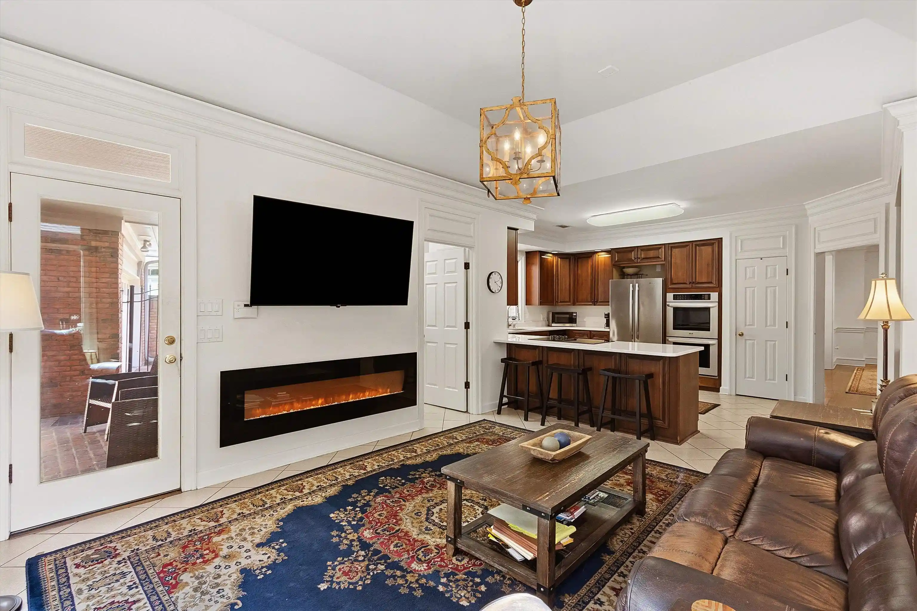Photo 3 of Sale Pending at 931 W Riverwalk Dr, Memphis, TN 38120 | MLS# 10231117 | Listing updated on 2026-10-06