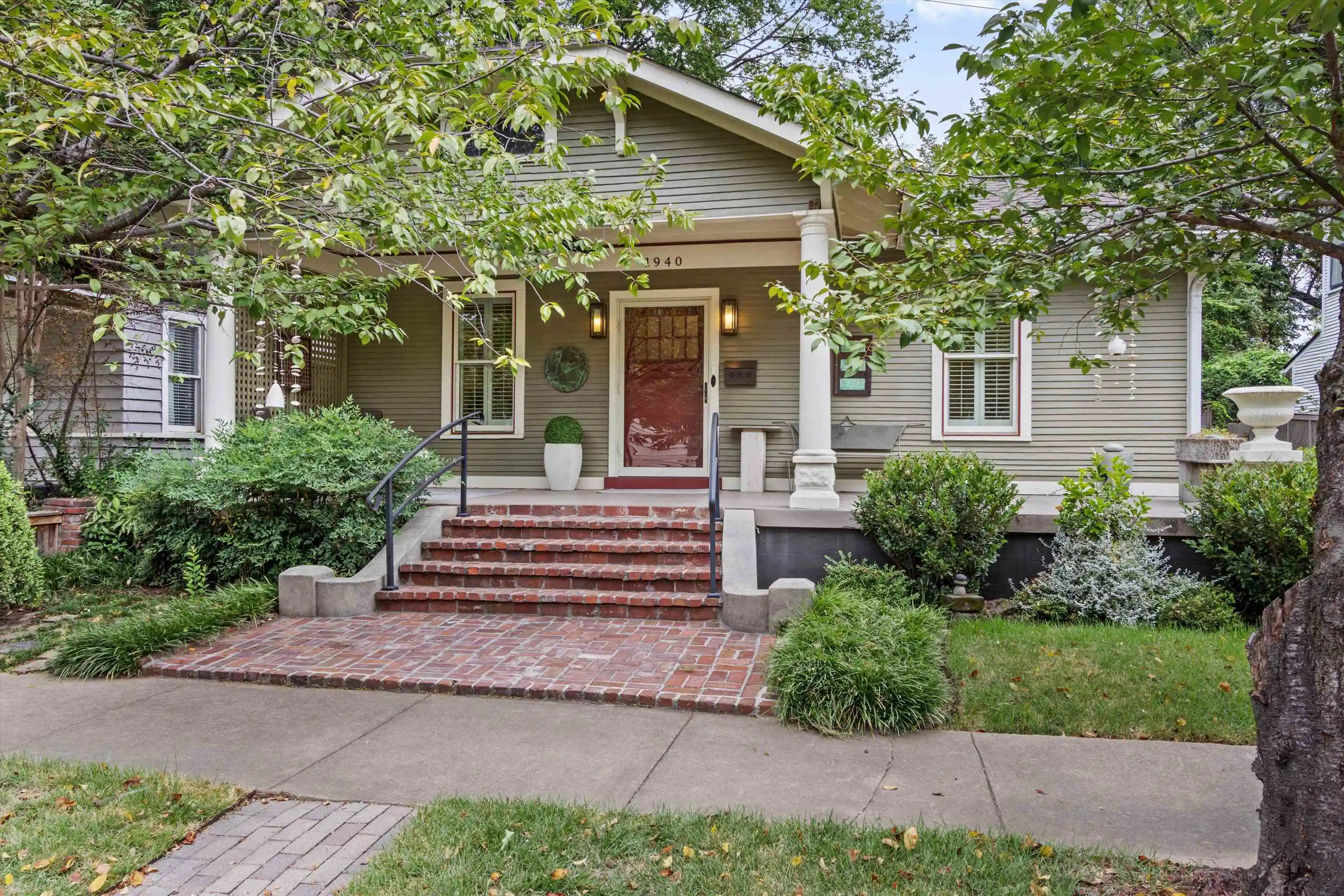 Photo 1 of Single family home for sale at 1940 Carr Ave, Memphis, TN 38104 | MLS# 10231193 | Listing updated on 2026-10-07