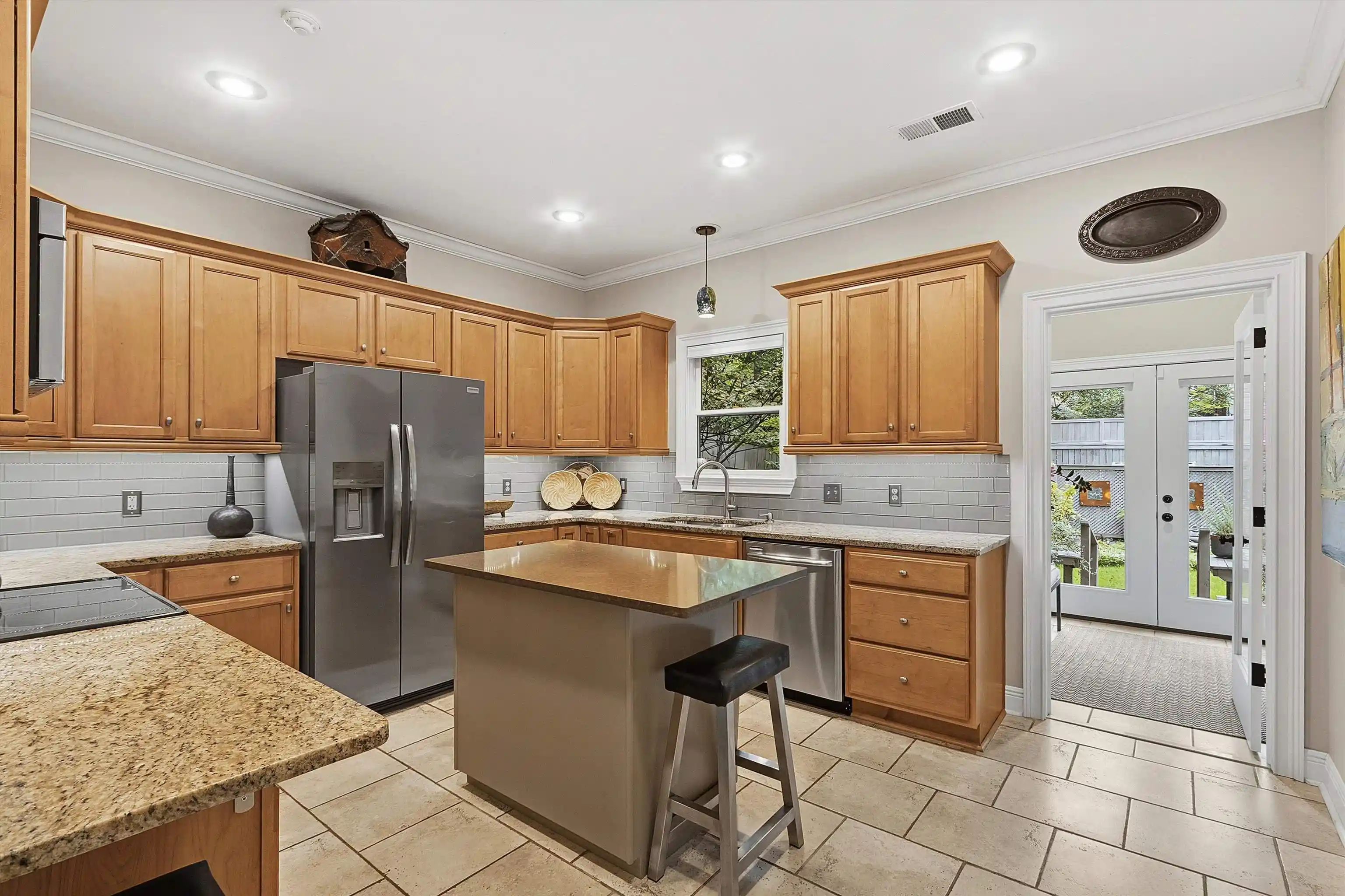 Photo 4 of Single family home for sale at 1940 Carr Ave, Memphis, TN 38104 | MLS# 10231193 | Listing updated on 2026-10-07