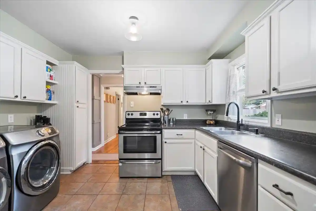 Photo 3 of Single family home for sale at 1065 Ivy Rd, Memphis, TN 38117 | MLS# 10231226 | Listing updated on 2026-09-27