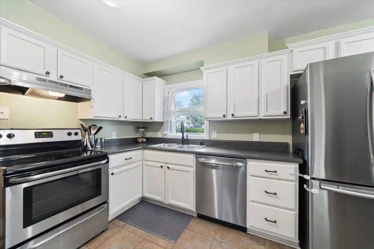 Photo 3 of Single family home for sale at 1065 Ivy Rd, Memphis, TN 38117 | MLS# 10231226 | Listing updated on 2026-09-27