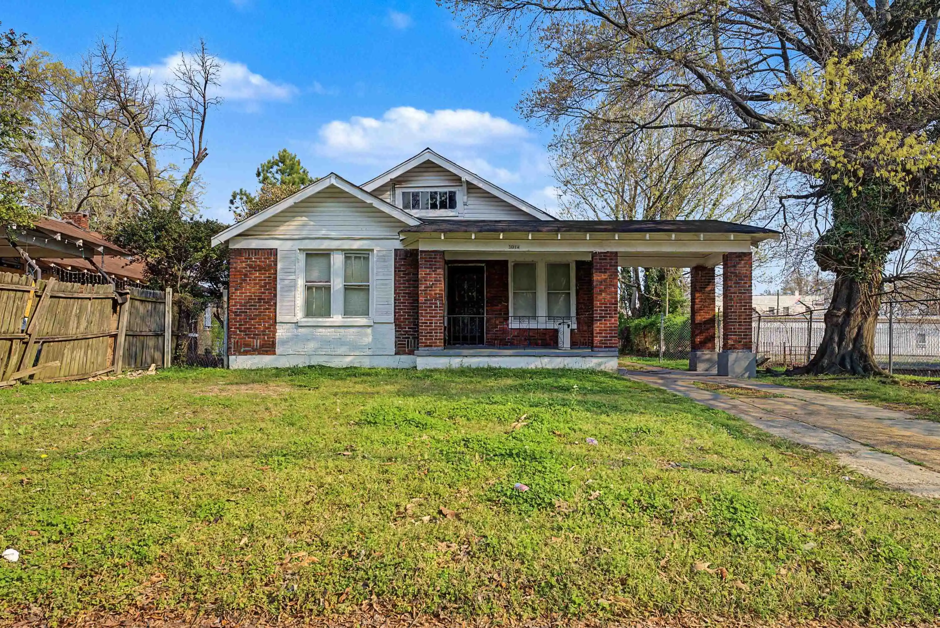 Photo 1 of Single family home for sale at 3014 Spottswood Ave, Memphis, TN 38111 | MLS# 10231228 | Listing updated on 2026-09-27