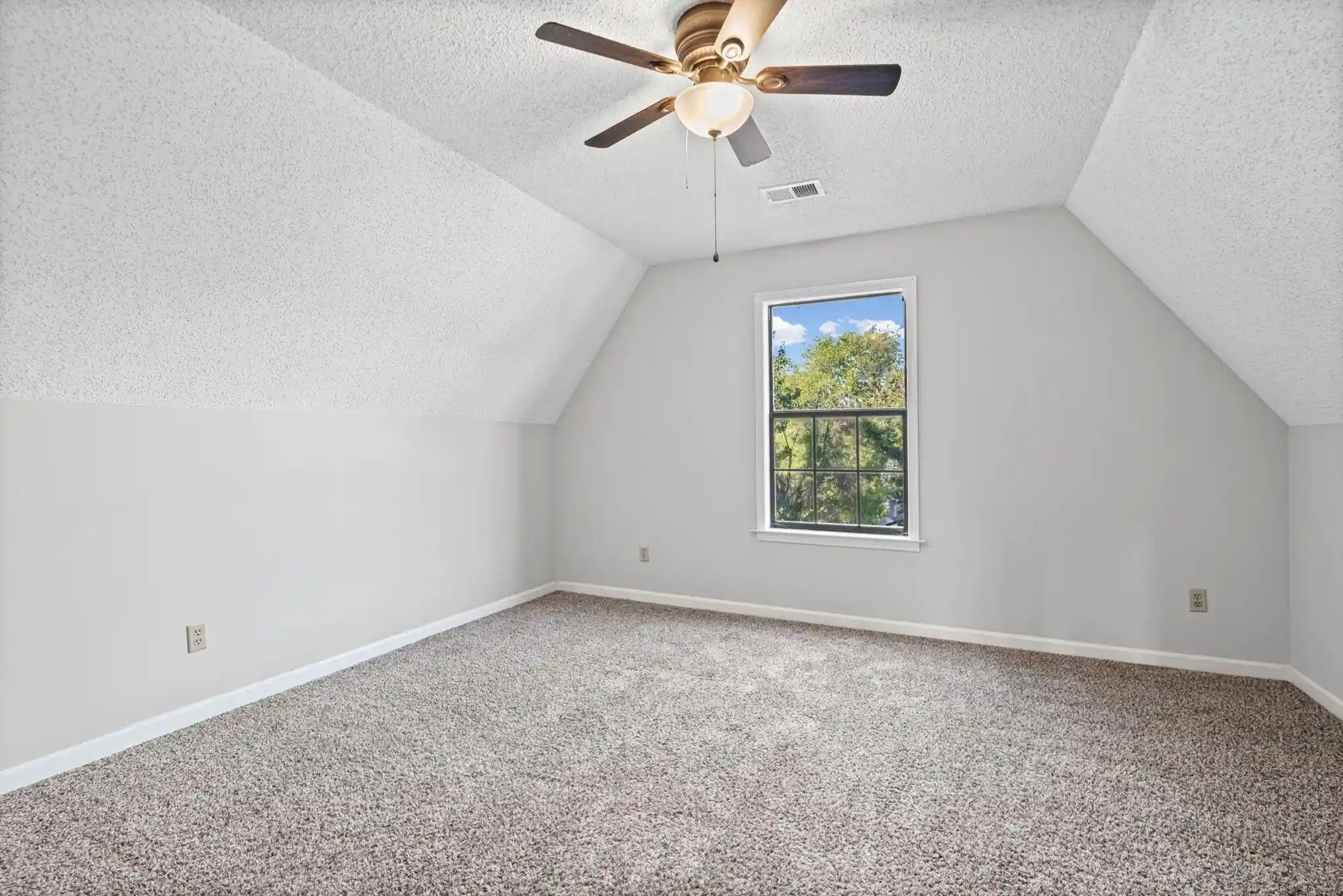 Photo 4 of Townhouse for sale at 7770 Juniper Cv, Cordova, TN 38016 | MLS# 10231229 | Listing updated on 2026-10-08