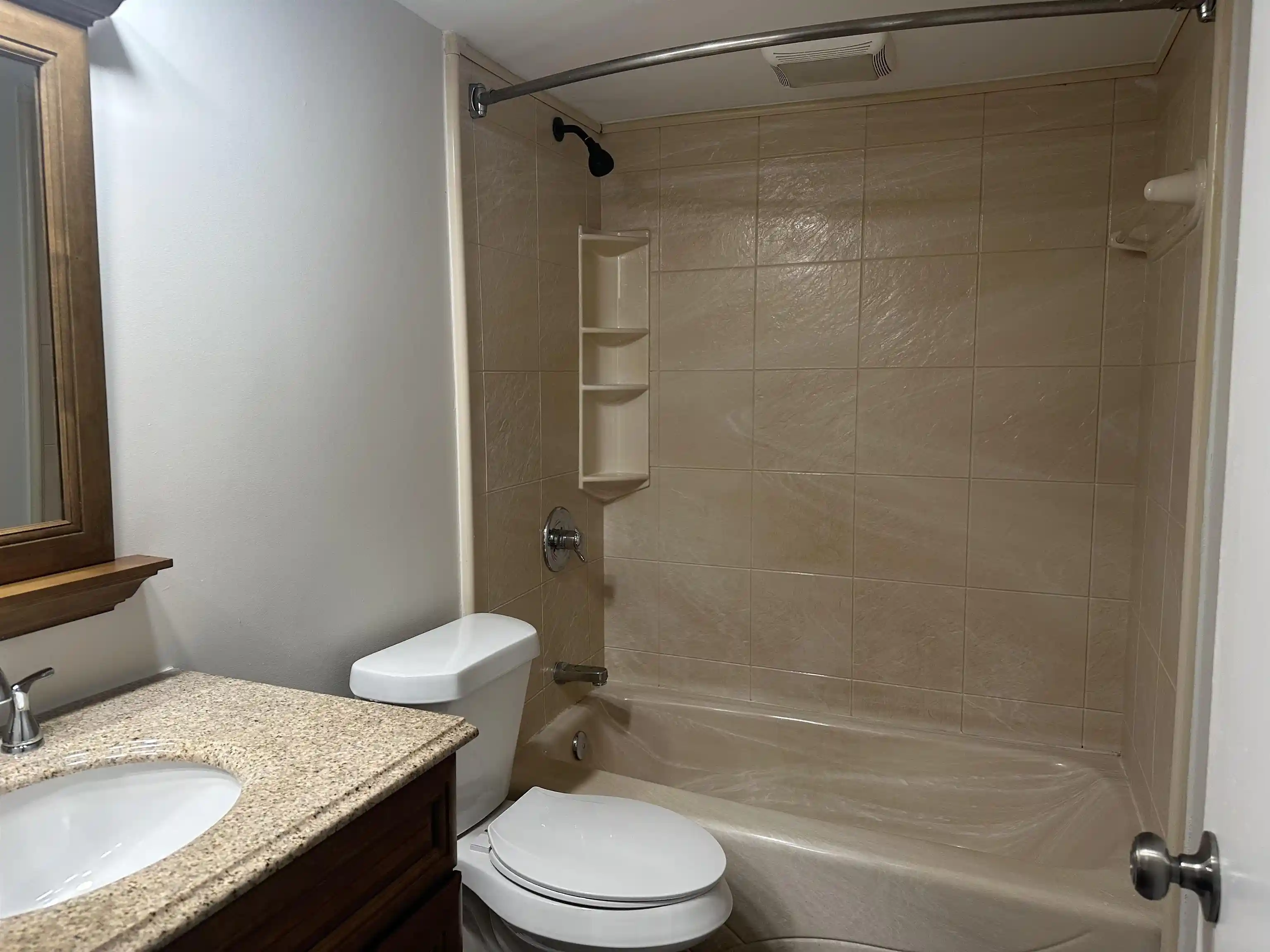 Listing Photo 4 - Condo for sale in building located at 1207 Chamberlain Dr, Memphis, TN 38119 - Unit #102
