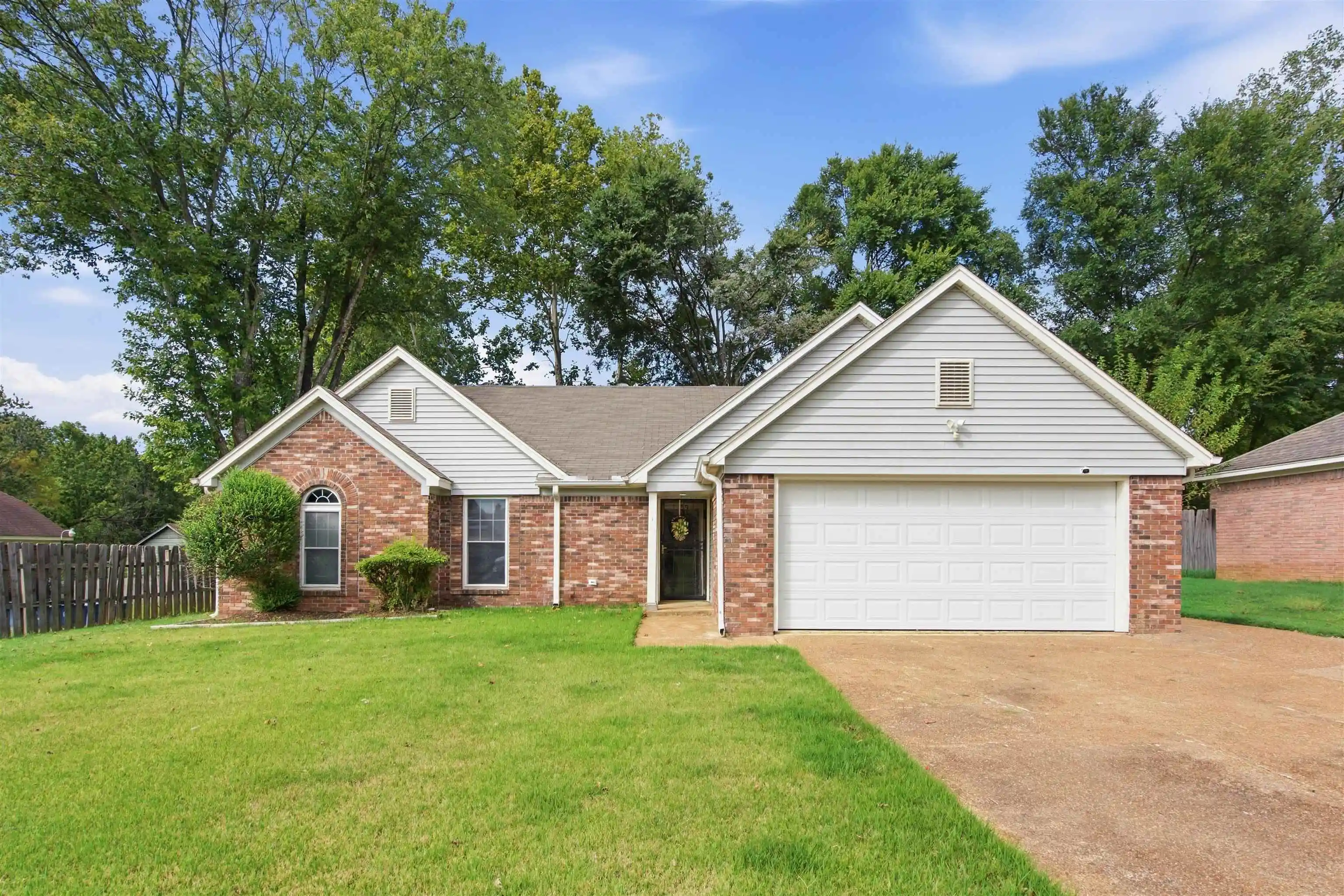 Photo 1 of Sale Pending at 3220 Sandwick Rd, Memphis, TN 38128 | MLS# 10231235 | Listing updated on 2026-10-04