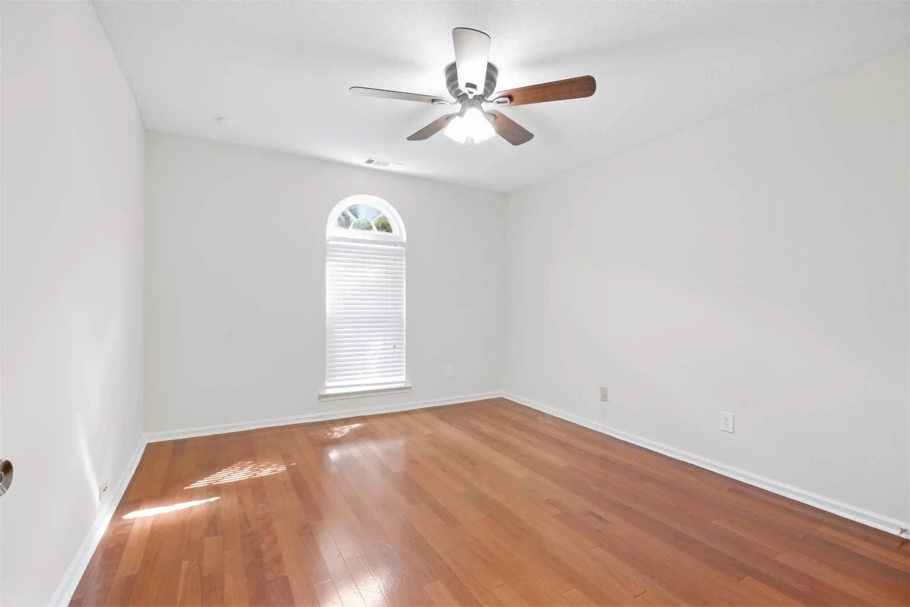 Photo 2 of Sale Pending at 3220 Sandwick Rd, Memphis, TN 38128 | MLS# 10231235 | Listing updated on 2026-10-04