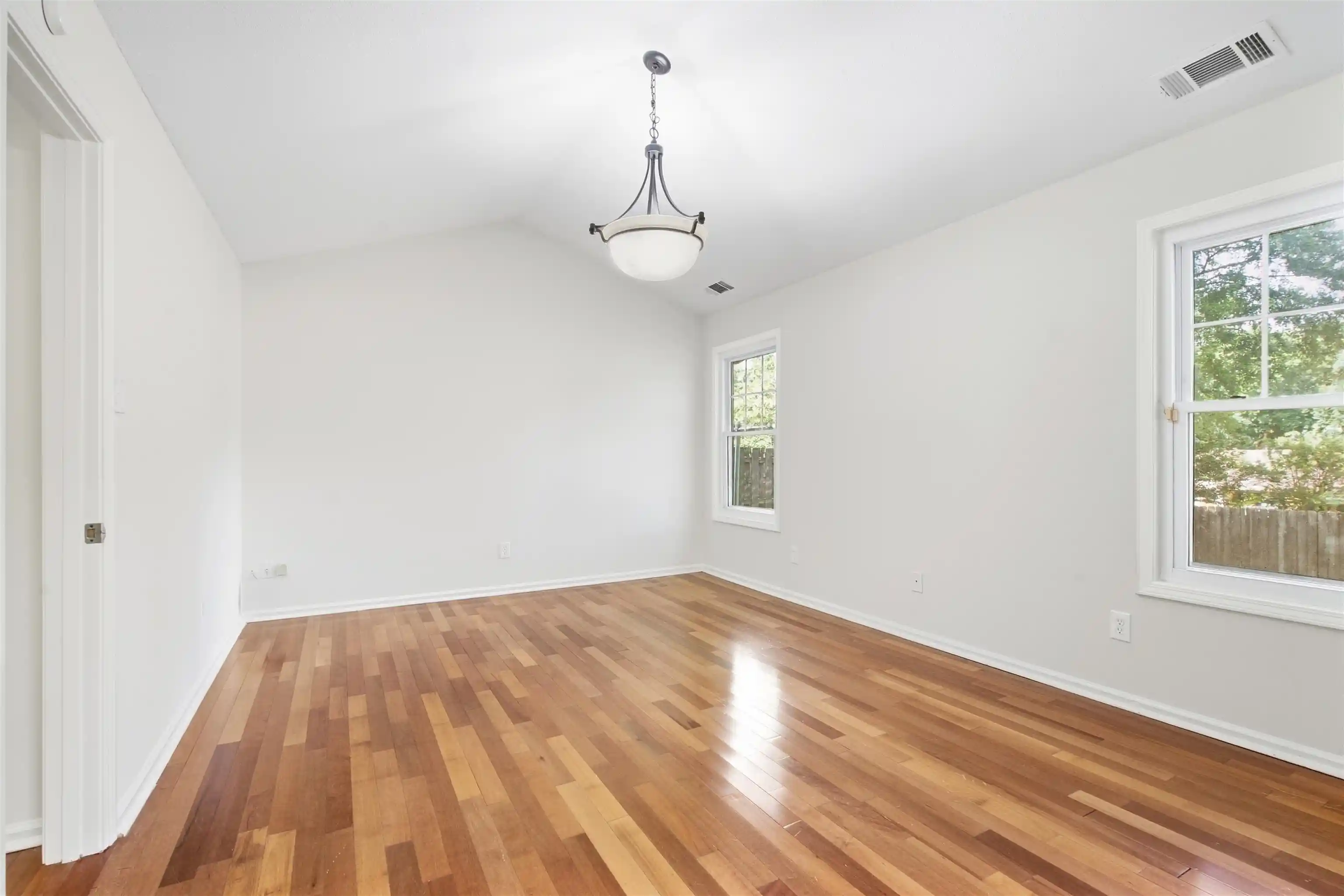 Photo 3 of Sale Pending at 3220 Sandwick Rd, Memphis, TN 38128 | MLS# 10231235 | Listing updated on 2026-10-04