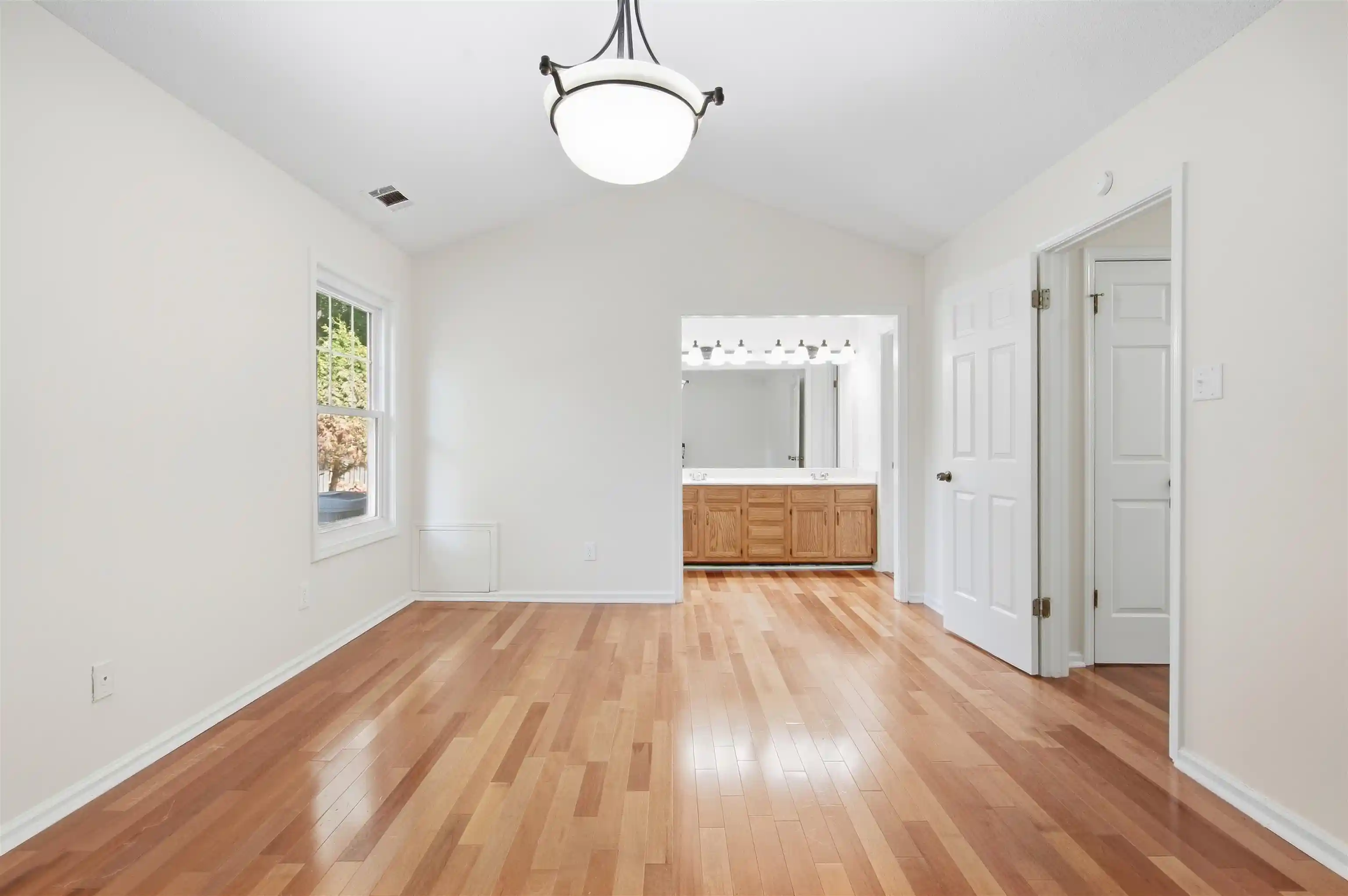 Photo 4 of Sale Pending at 3220 Sandwick Rd, Memphis, TN 38128 | MLS# 10231235 | Listing updated on 2026-10-04