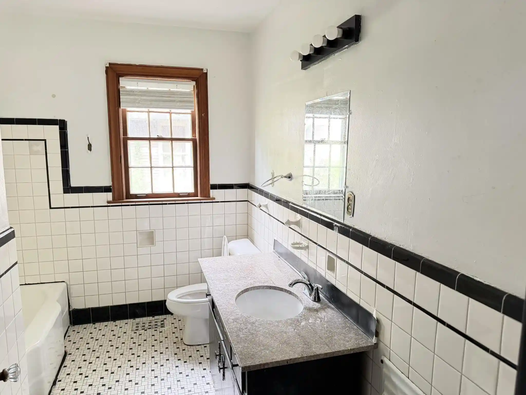 Photo 1 of Sale Pending at 3847 Faxon Ave, Memphis, TN 38122 | MLS# 10231240 | Listing updated on 2026-10-04