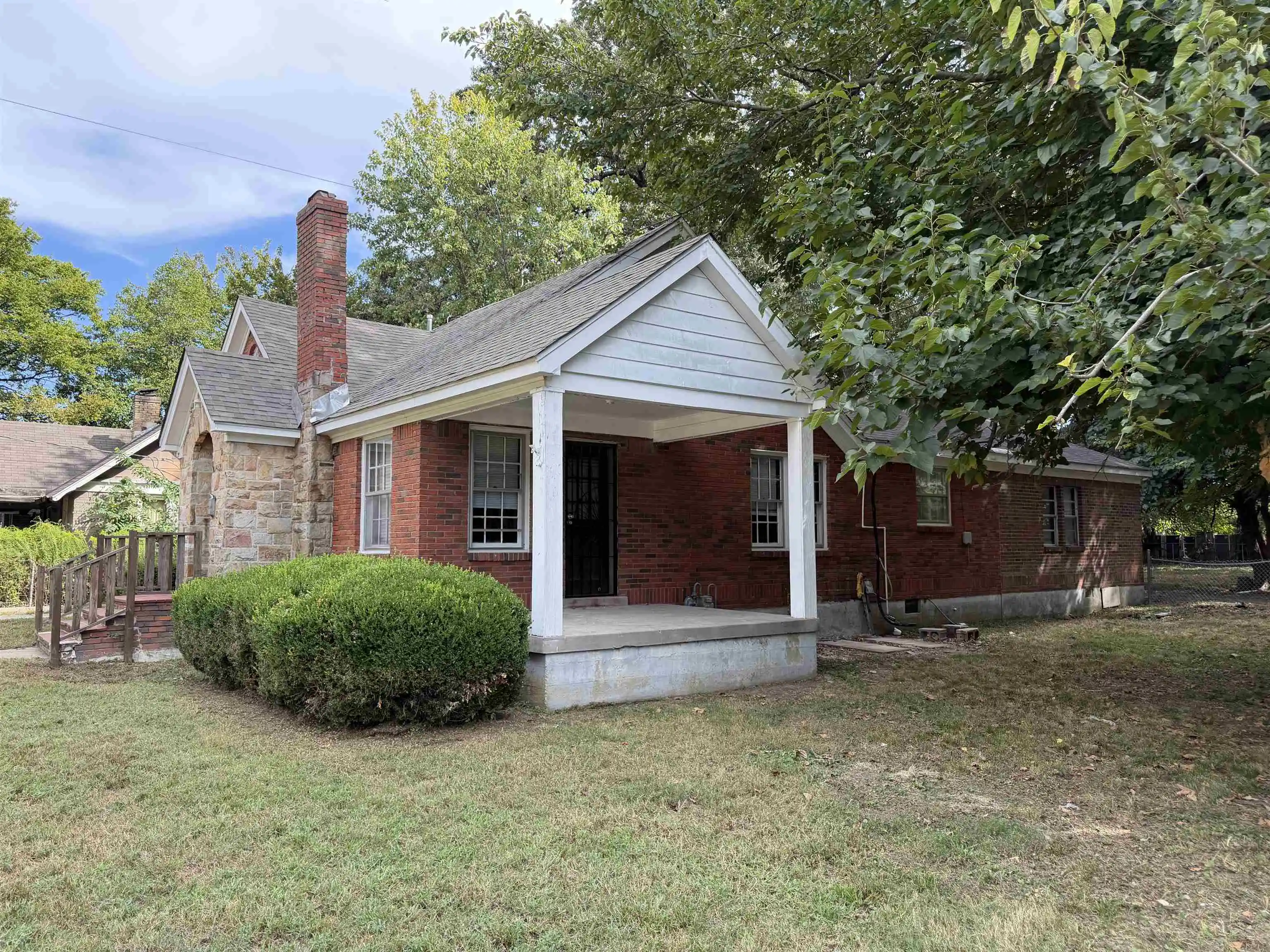 Photo 4 of Sale Pending at 3847 Faxon Ave, Memphis, TN 38122 | MLS# 10231240 | Listing updated on 2026-10-04