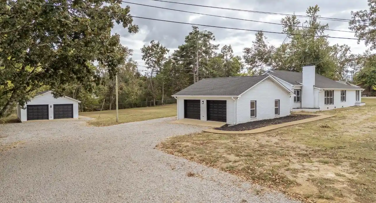 Photo 1 of Single family home for sale at 900 Pinhook Dr, Savannah, TN 38372 | MLS# 10231247 | Listing updated on 2026-09-30