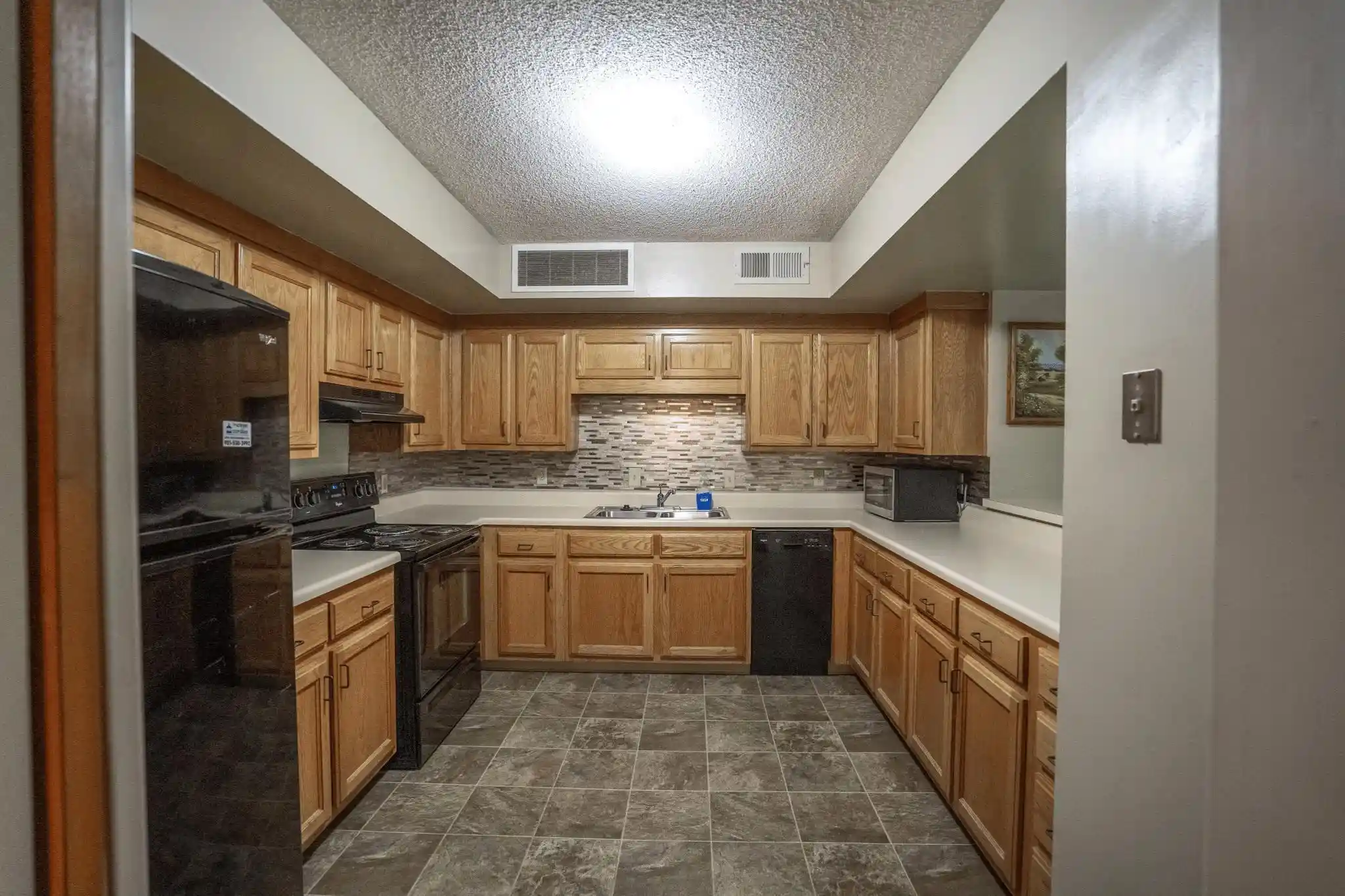 Photo 3 of Condo for sale at 3589 Covington Pike #221, Memphis, TN 38128 | MLS# 10231253 | Listing updated on 2026-09-28