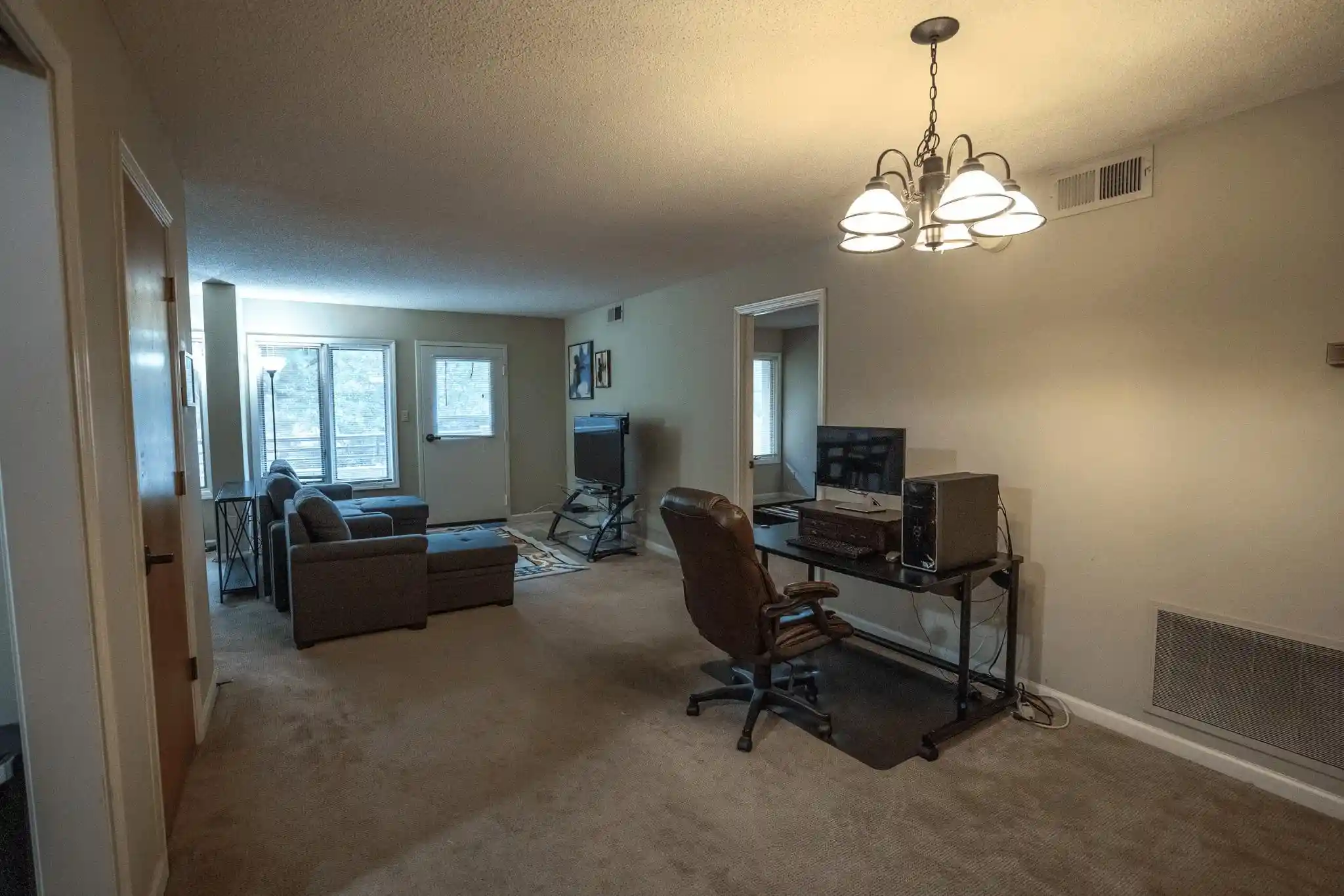 Photo 4 of Condo for sale at 3589 Covington Pike #221, Memphis, TN 38128 | MLS# 10231253 | Listing updated on 2026-09-28