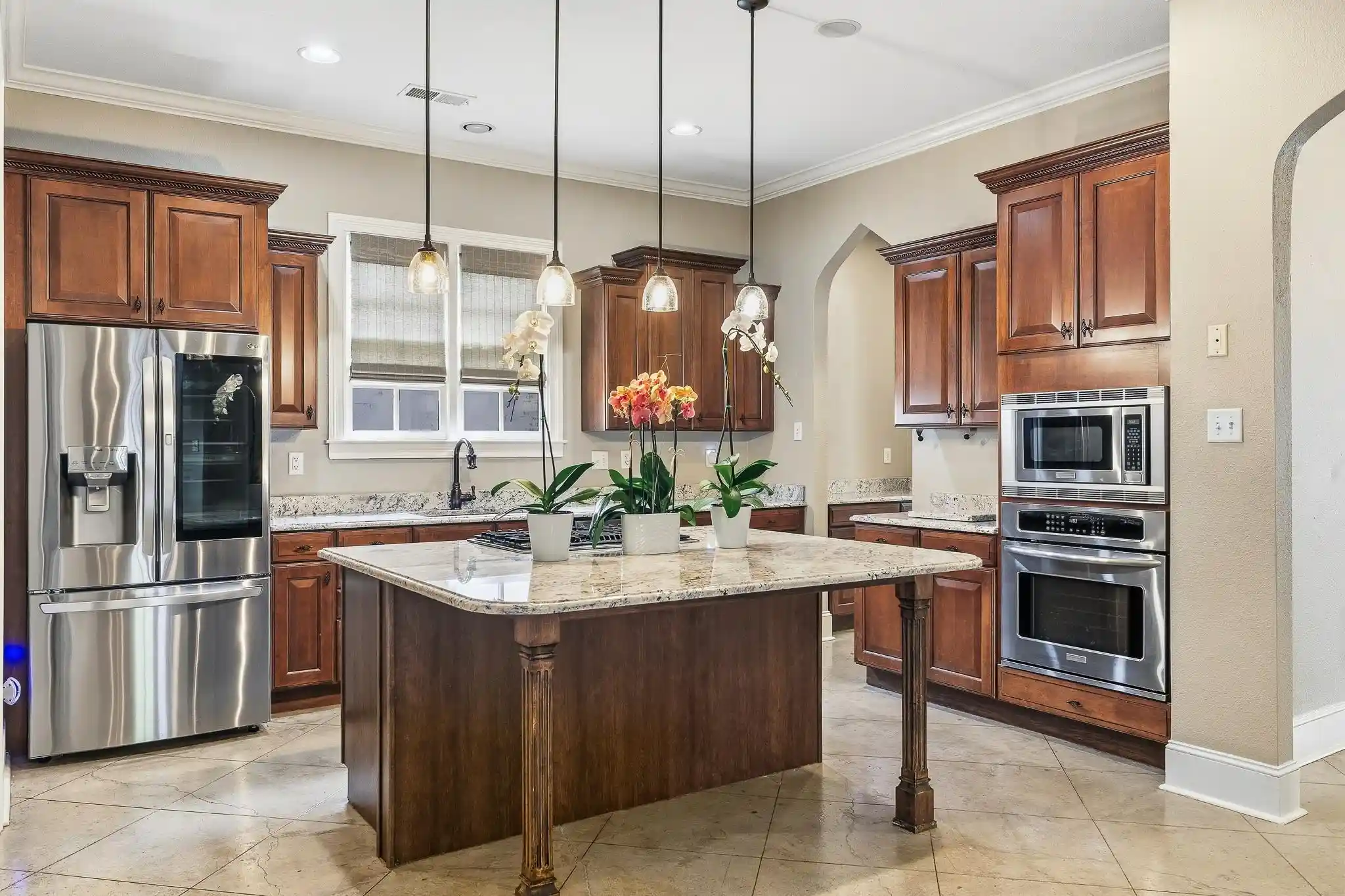 Photo 4 of Single family home for sale at 1872 Peabody Ave, Memphis, TN 38104 | MLS# 10231261 | Listing updated on 2026-09-28