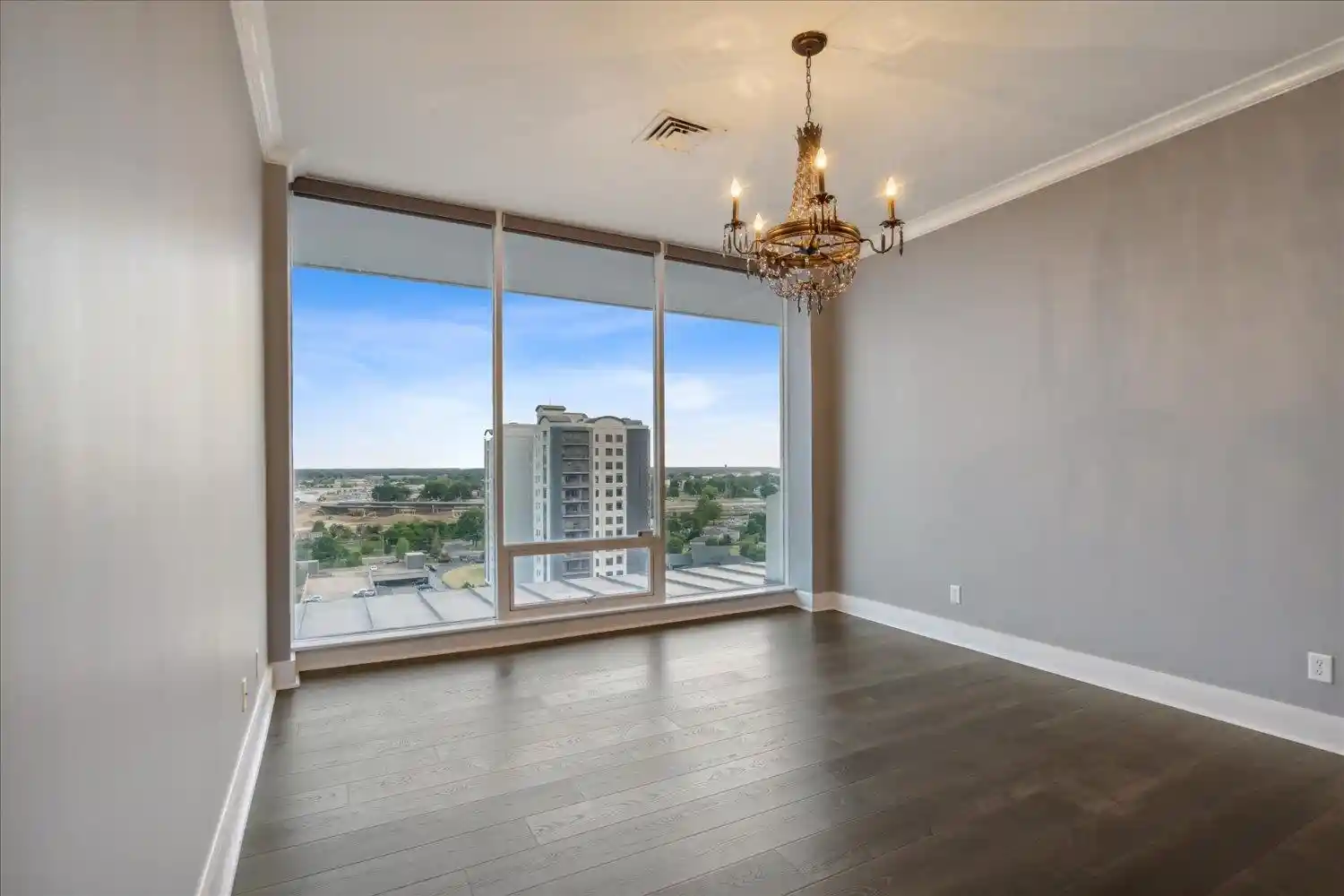 Photo 4 of Condo for sale at 655 Riverside Dr #1508, Memphis, TN 38103 | MLS# 10231264 | Listing updated on 2026-09-28
