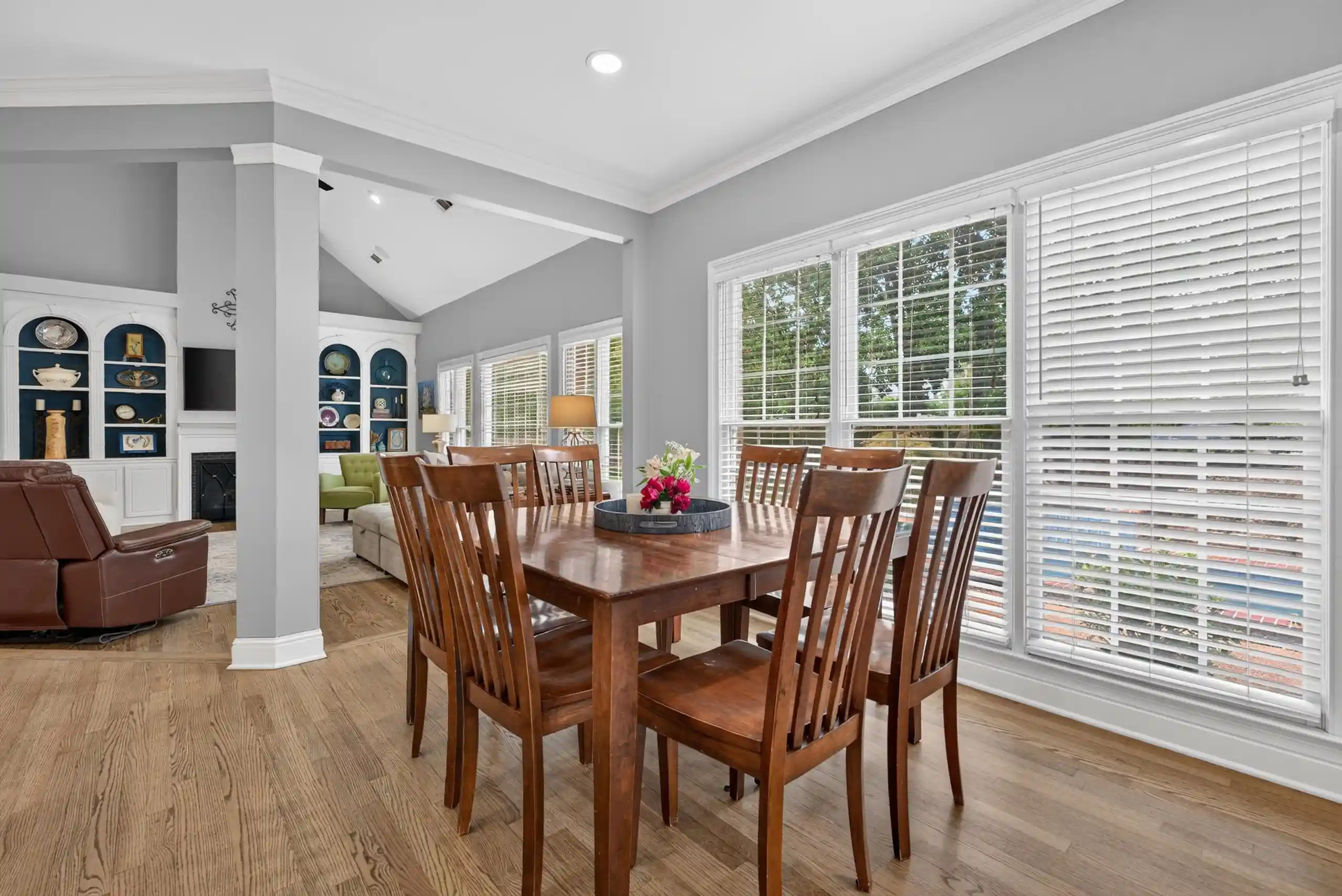 Photo 3 of Sale Pending at 1900 Lonhill Dr, Collierville, TN 38017 | MLS# 10231266 | Listing updated on 2026-10-01