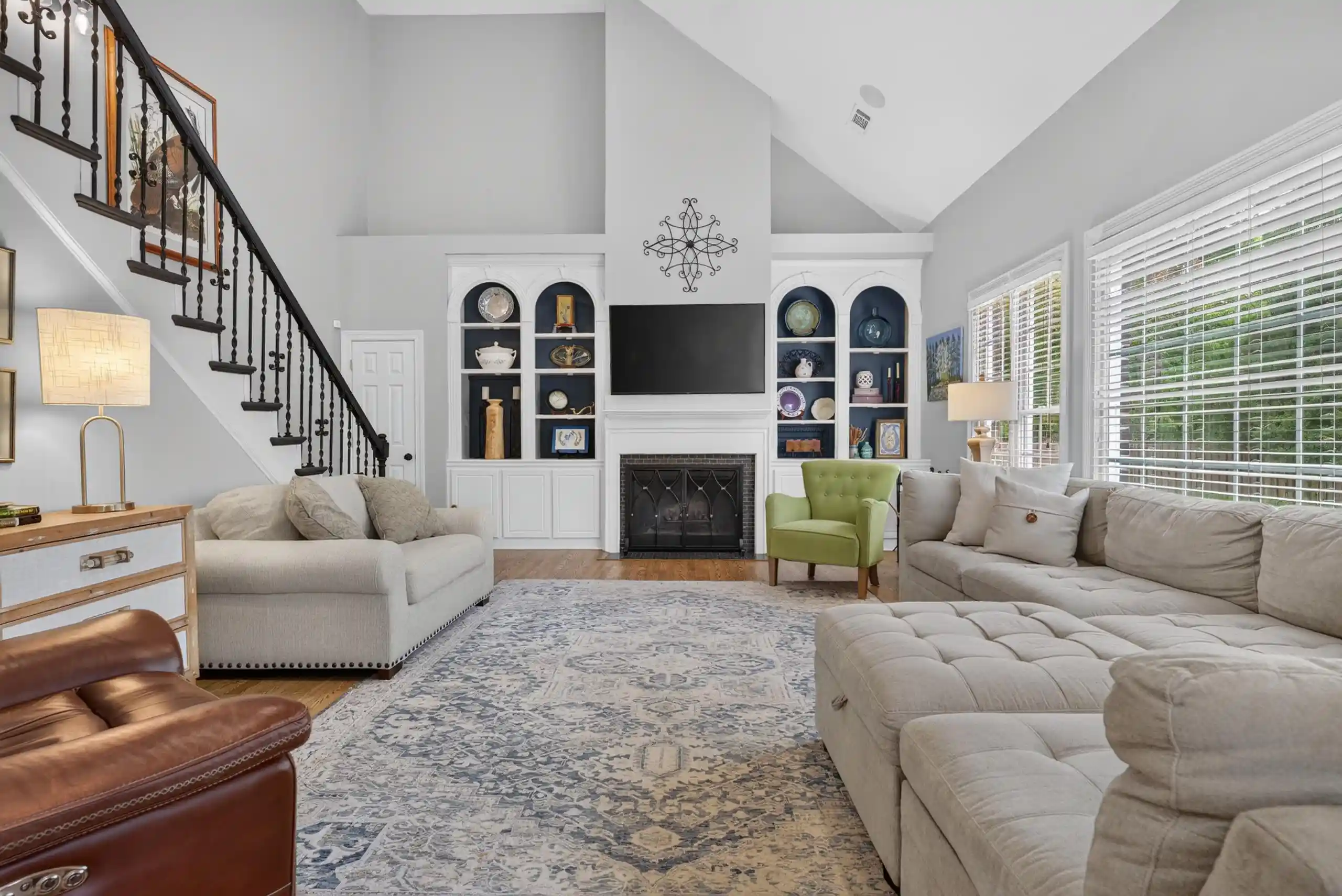 Photo 3 of Sale Pending at 1900 Lonhill Dr, Collierville, TN 38017 | MLS# 10231266 | Listing updated on 2026-10-01