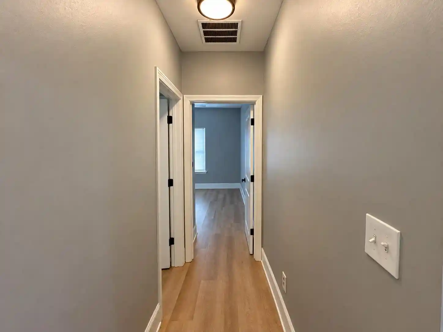 Photo 4 of Single family home for sale at 910 Dickinson St, Memphis, TN 38107 | MLS# 10231282 | Listing updated on 2026-10-05