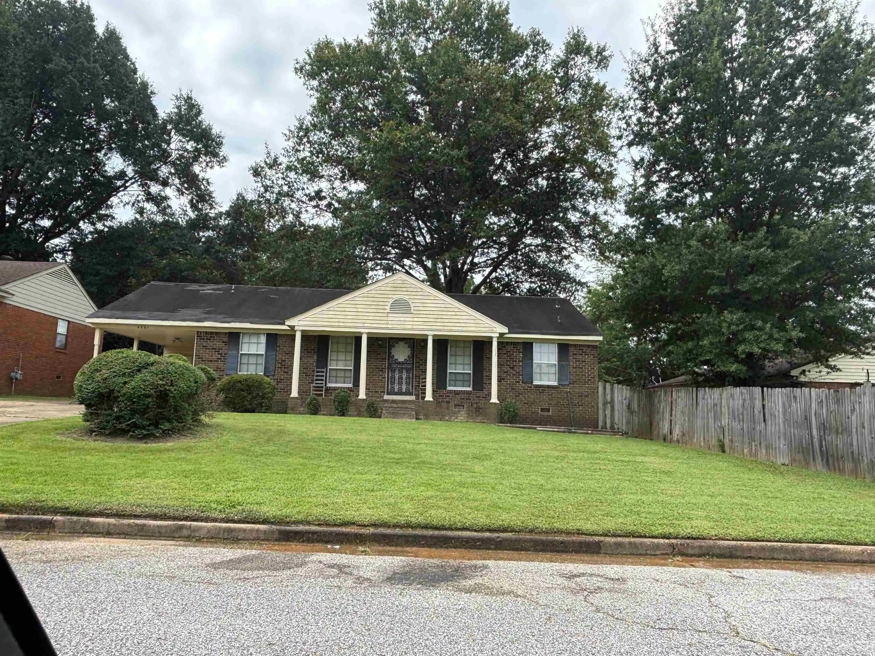 Photo 1 of Townhouse for sale at 4301 Manorhaven Dr, Memphis, TN 38128 | MLS# 10231291 | Listing updated on 2026-09-28