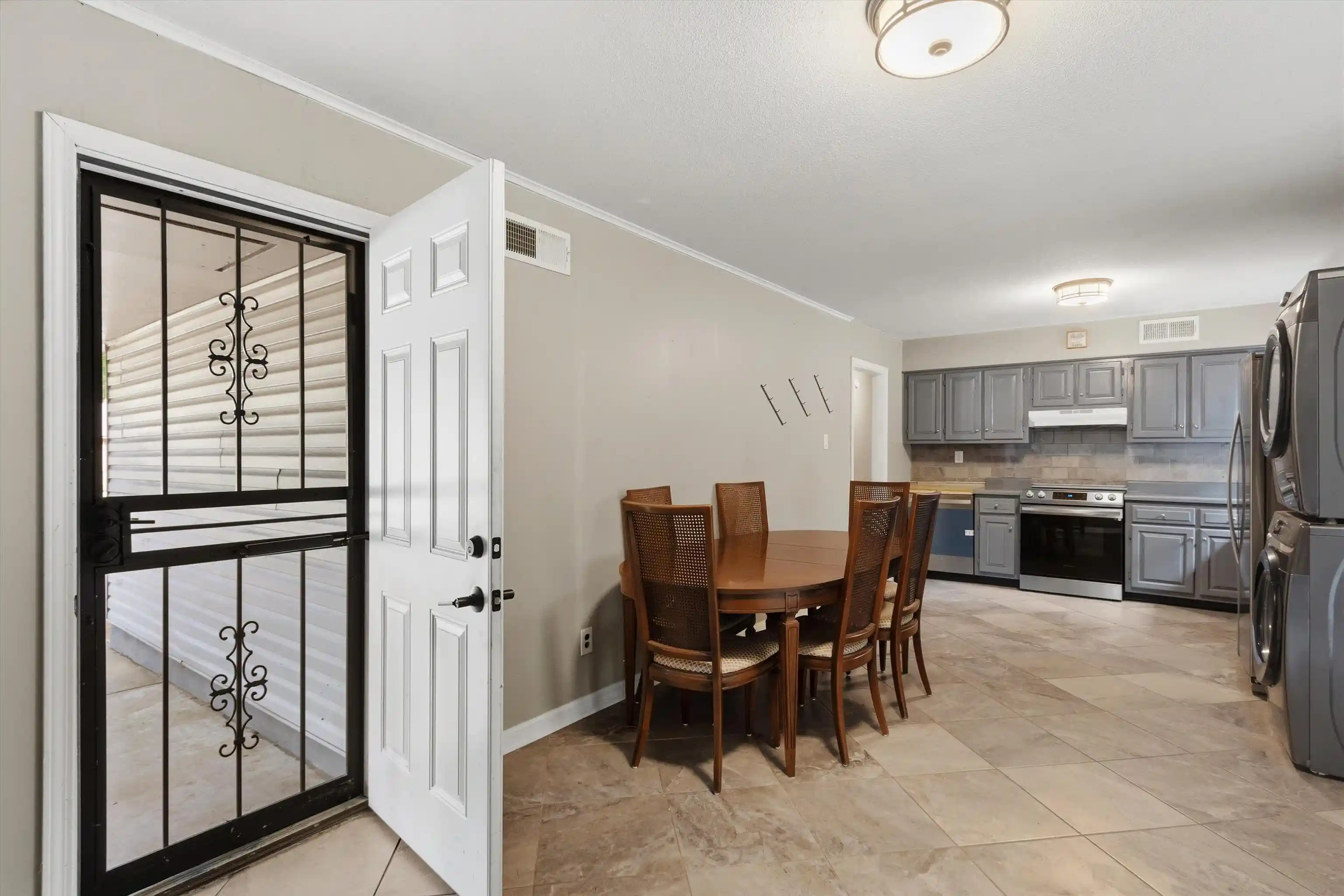 Photo 2 of Single family home for sale at 4217 Oakcrest Ave, Memphis, TN 38128 | MLS# 10231293 | Listing updated on 2026-09-30