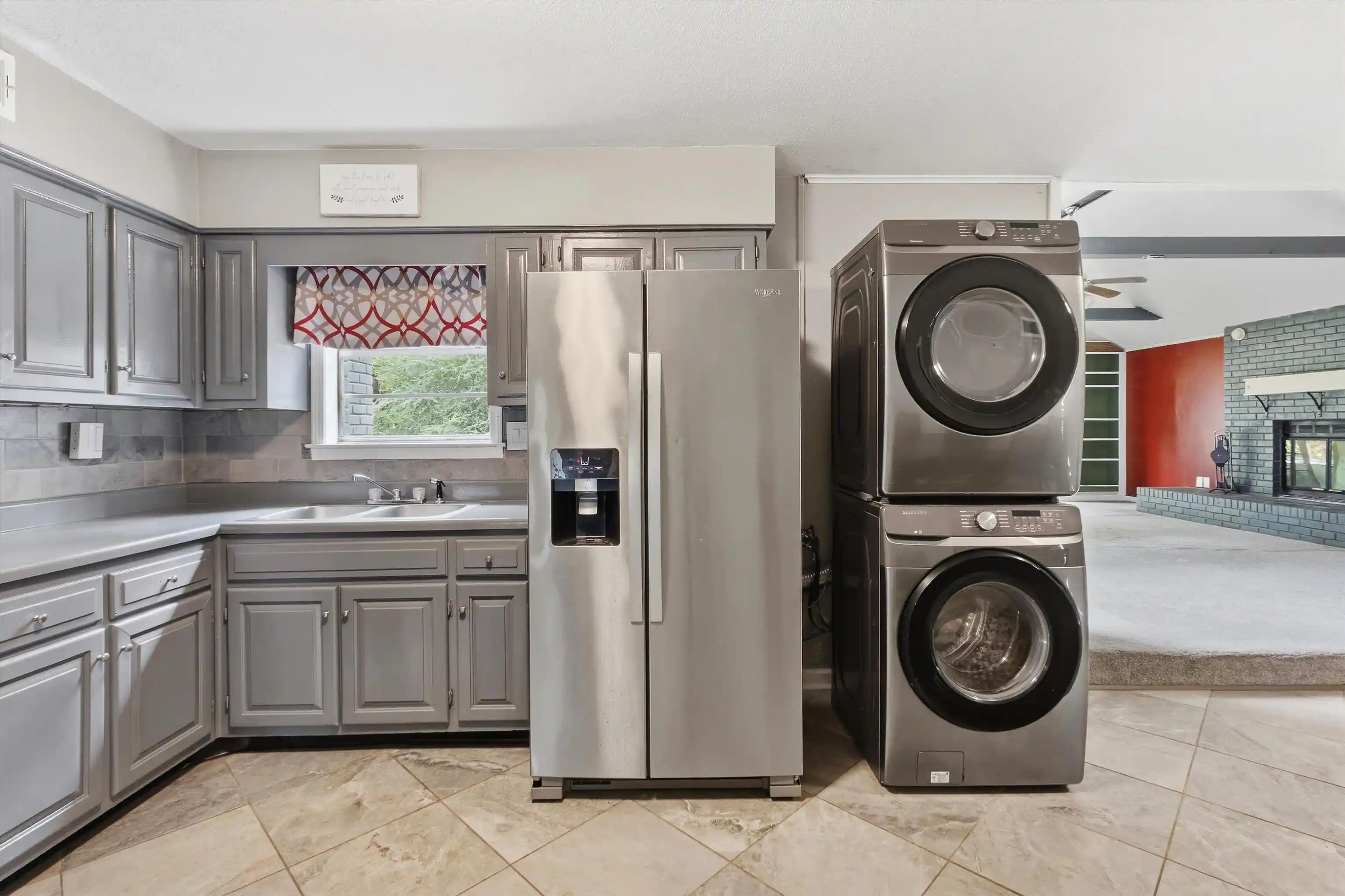 Photo 3 of Single family home for sale at 4217 Oakcrest Ave, Memphis, TN 38128 | MLS# 10231293 | Listing updated on 2026-09-30