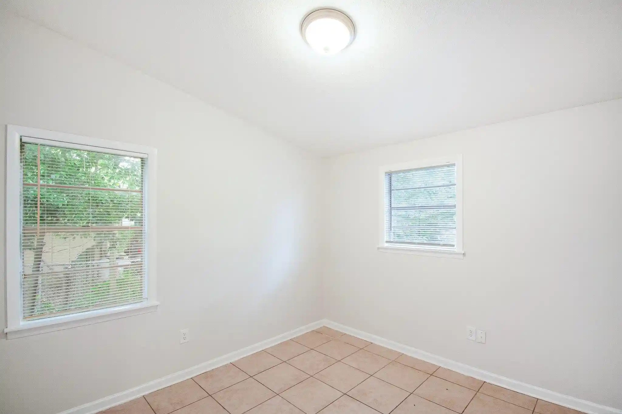 Photo 2 of Sale Pending at 2980 Croley Dr, Memphis, TN 38118 | MLS# 10231295 | Listing updated on 2026-10-05