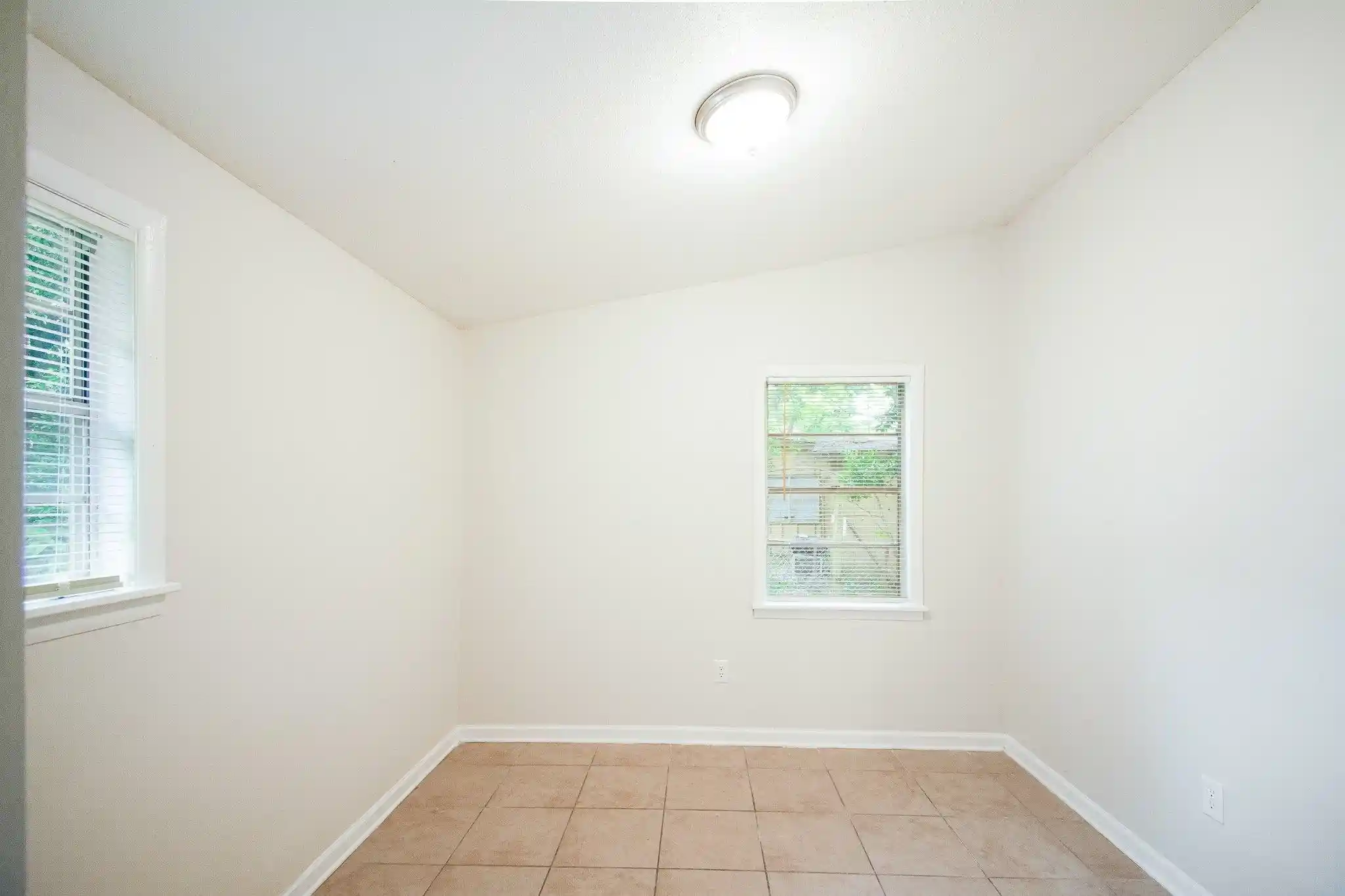Photo 3 of Sale Pending at 2980 Croley Dr, Memphis, TN 38118 | MLS# 10231295 | Listing updated on 2026-10-05