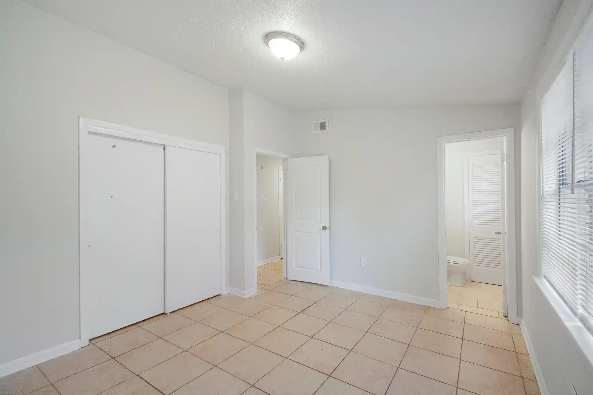 Photo 3 of Sale Pending at 2980 Croley Dr, Memphis, TN 38118 | MLS# 10231295 | Listing updated on 2026-10-05