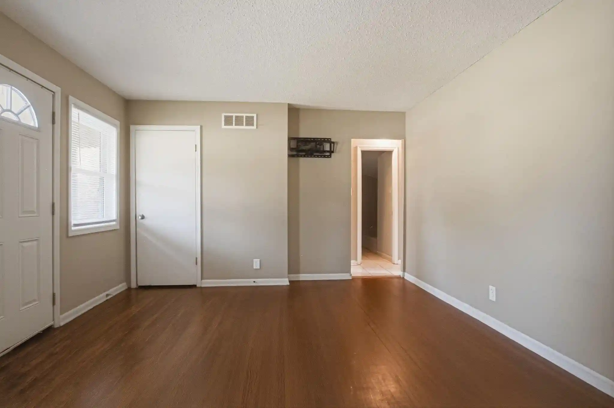 Photo 3 of Single family home for sale at 4562 Tulane Rd, Memphis, TN 38109 | MLS# 10231314 | Listing updated on 2026-09-29