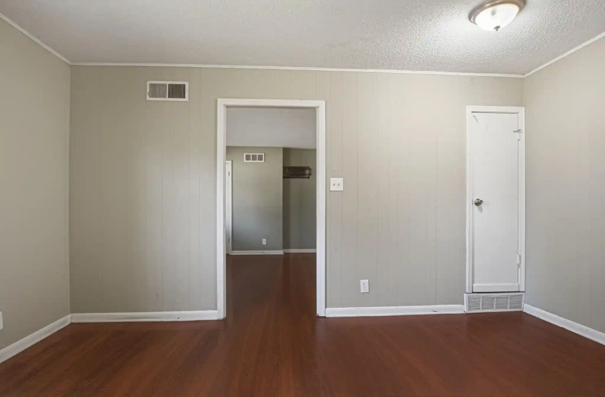 Photo 3 of Single family home for sale at 4562 Tulane Rd, Memphis, TN 38109 | MLS# 10231314 | Listing updated on 2026-09-29