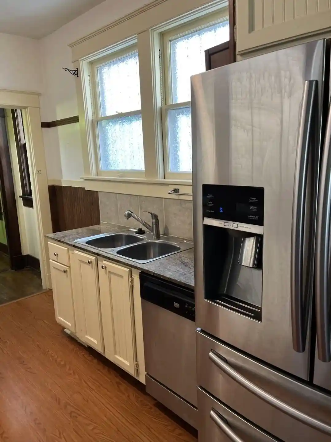 Photo 3 of Single family home for sale at 2013 Young Ave, Memphis, TN 38104 | MLS# 10231322 | Listing updated on 2026-09-29