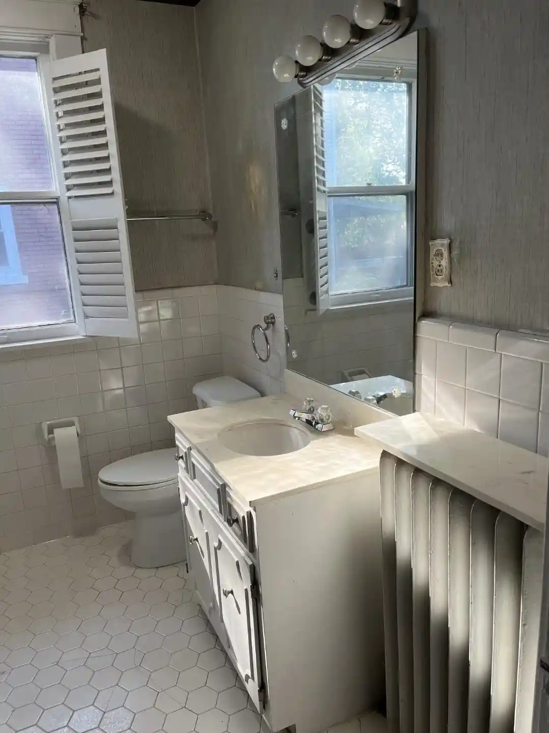 Photo 3 of Single family home for sale at 2013 Young Ave, Memphis, TN 38104 | MLS# 10231322 | Listing updated on 2026-09-29