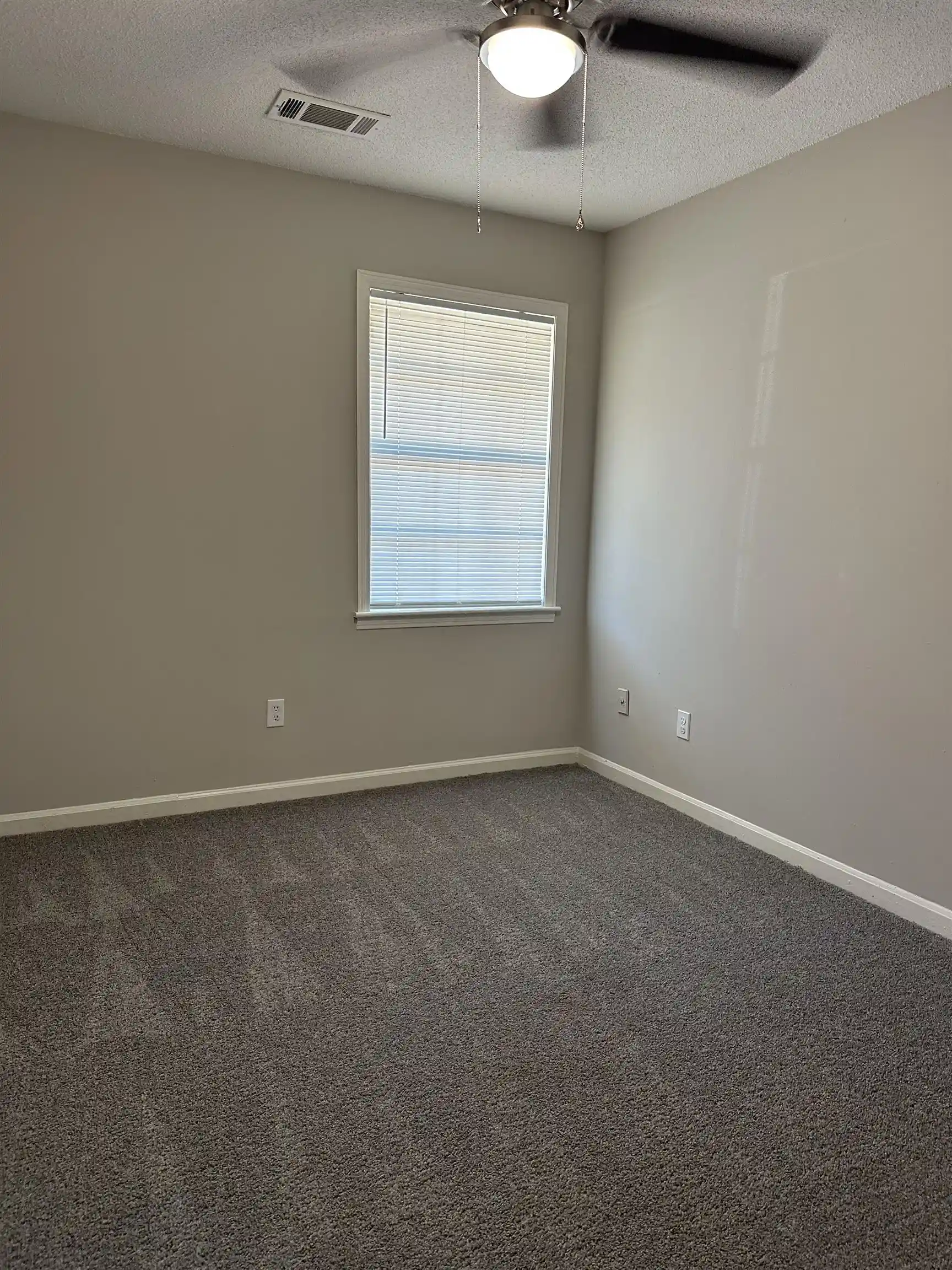 Photo 2 of Single family home for sale at 899 W Raines Rd, Memphis, TN 38109 | MLS# 10231326 | Listing updated on 2026-09-29