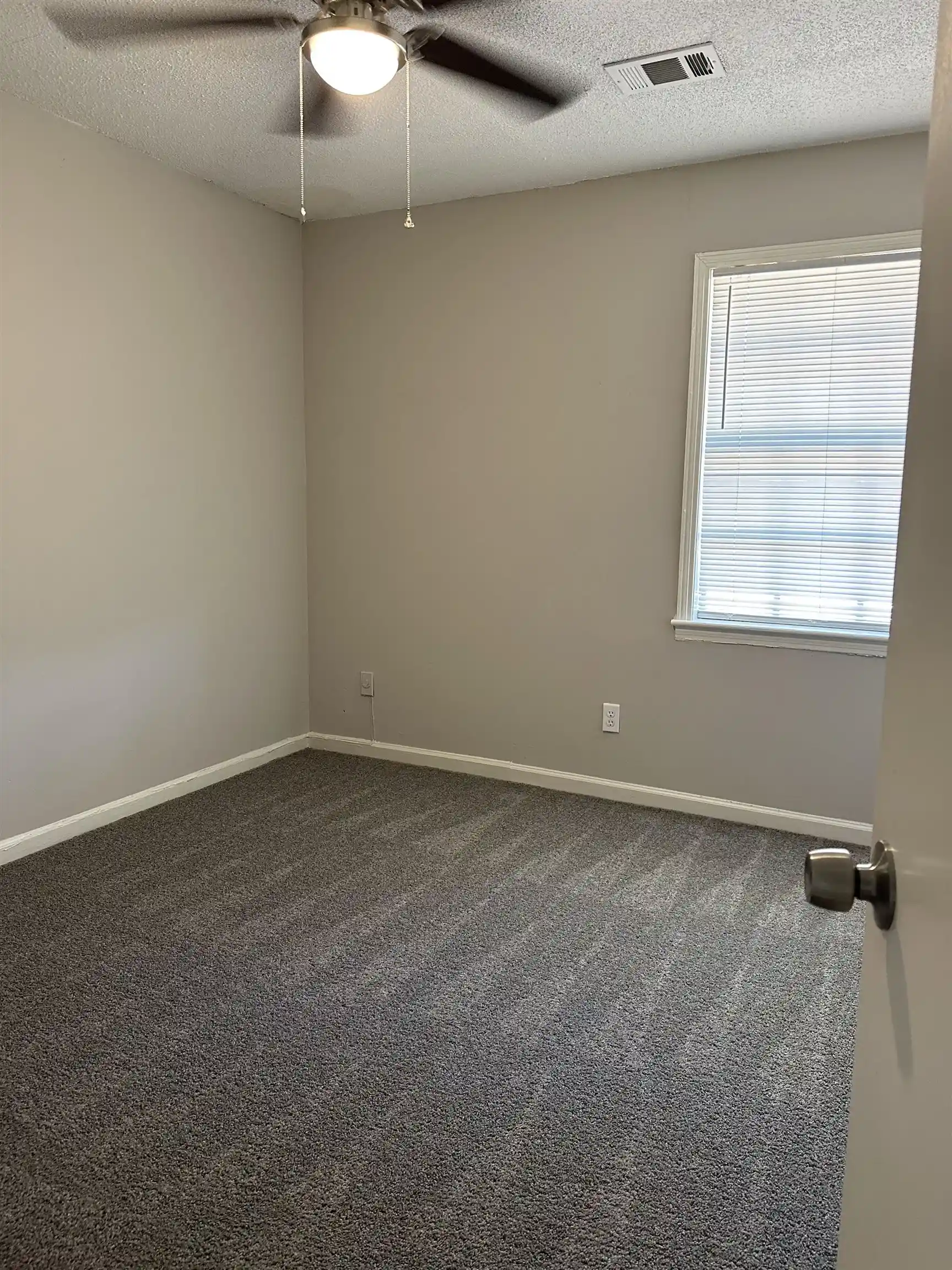 Photo 3 of Single family home for sale at 899 W Raines Rd, Memphis, TN 38109 | MLS# 10231326 | Listing updated on 2026-09-29