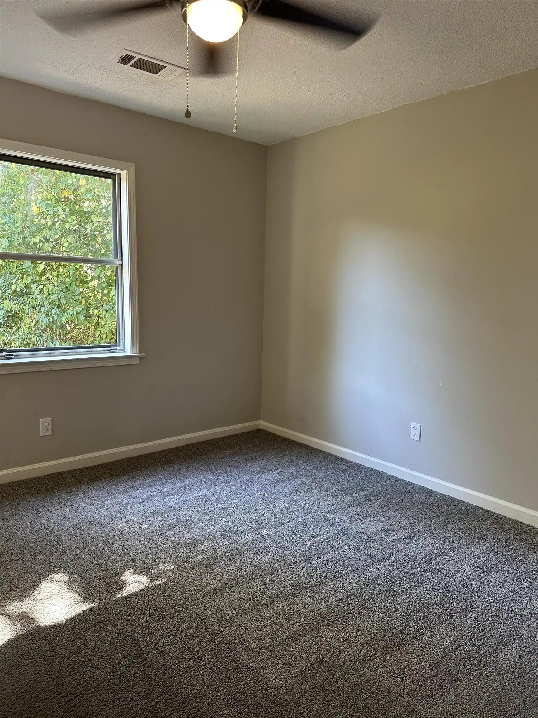 Photo 3 of Single family home for sale at 899 W Raines Rd, Memphis, TN 38109 | MLS# 10231326 | Listing updated on 2026-09-29
