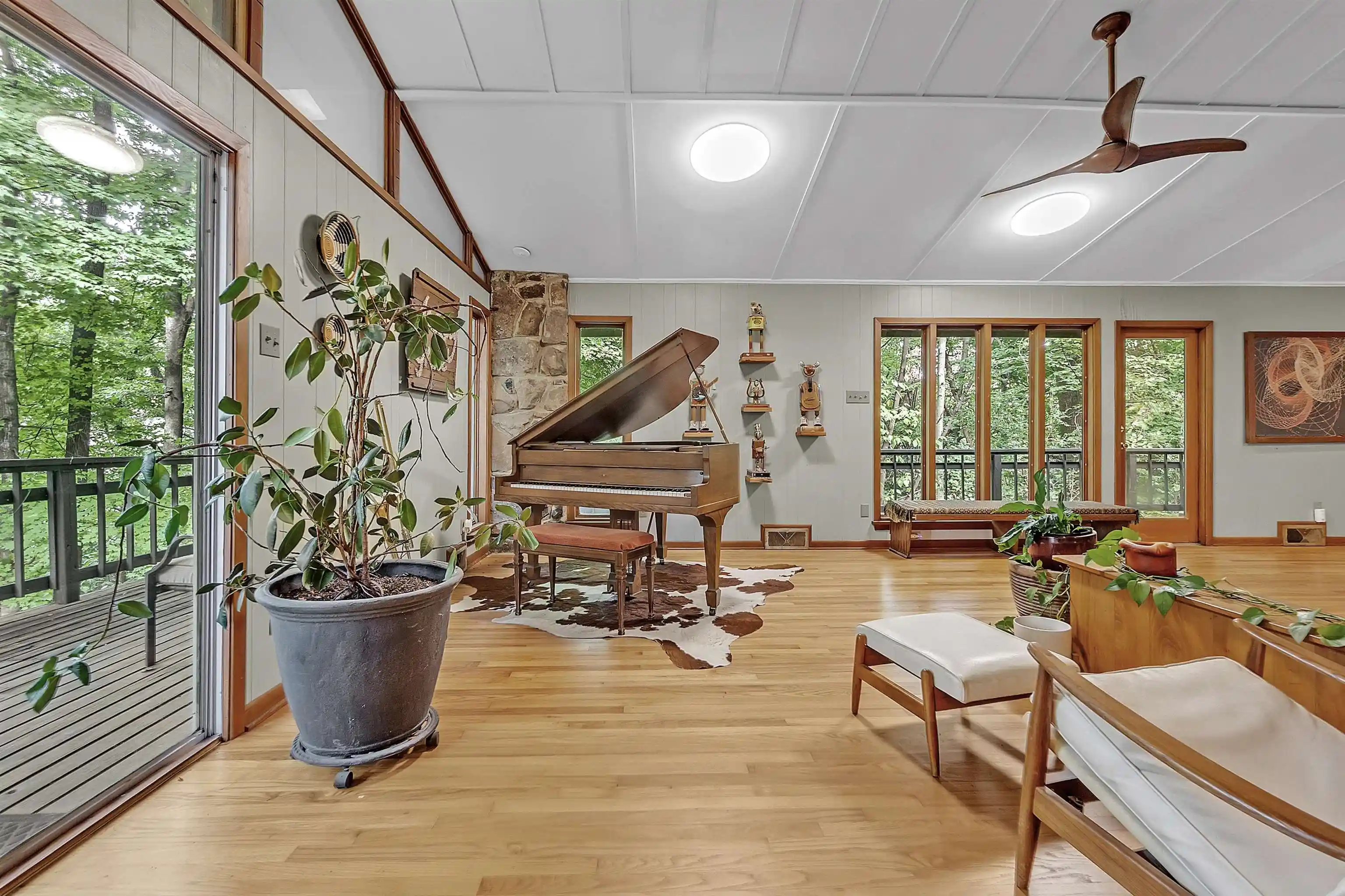 Photo 3 of Sale Pending at 1725 St Elmo Ave, Memphis, TN 38127 | MLS# 10231332 | Listing updated on 2026-10-06