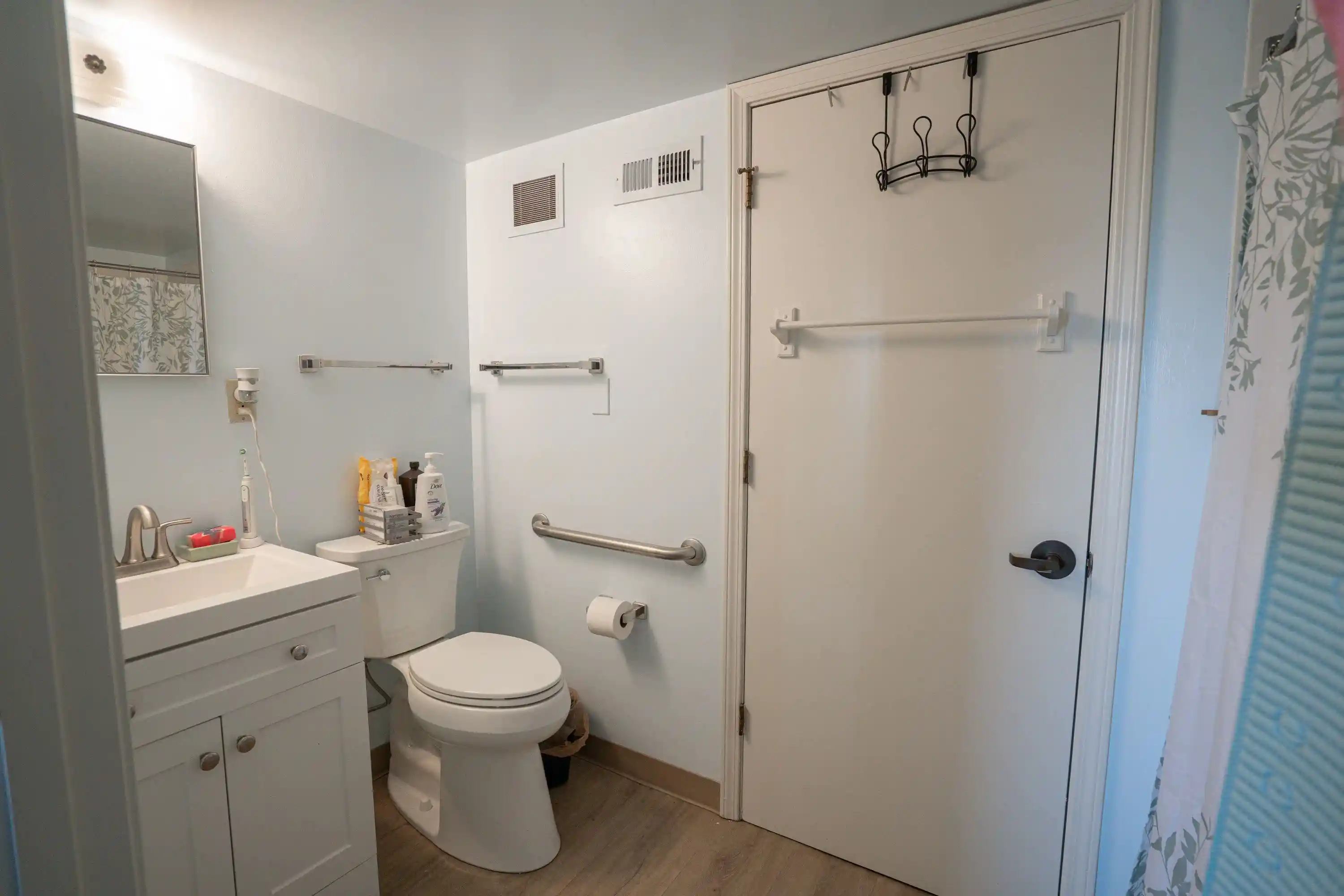 Photo 4 of Condo for sale at 3589 Covington Pike #513, Memphis, TN 38128 | MLS# 10231348 | Listing updated on 2026-09-29