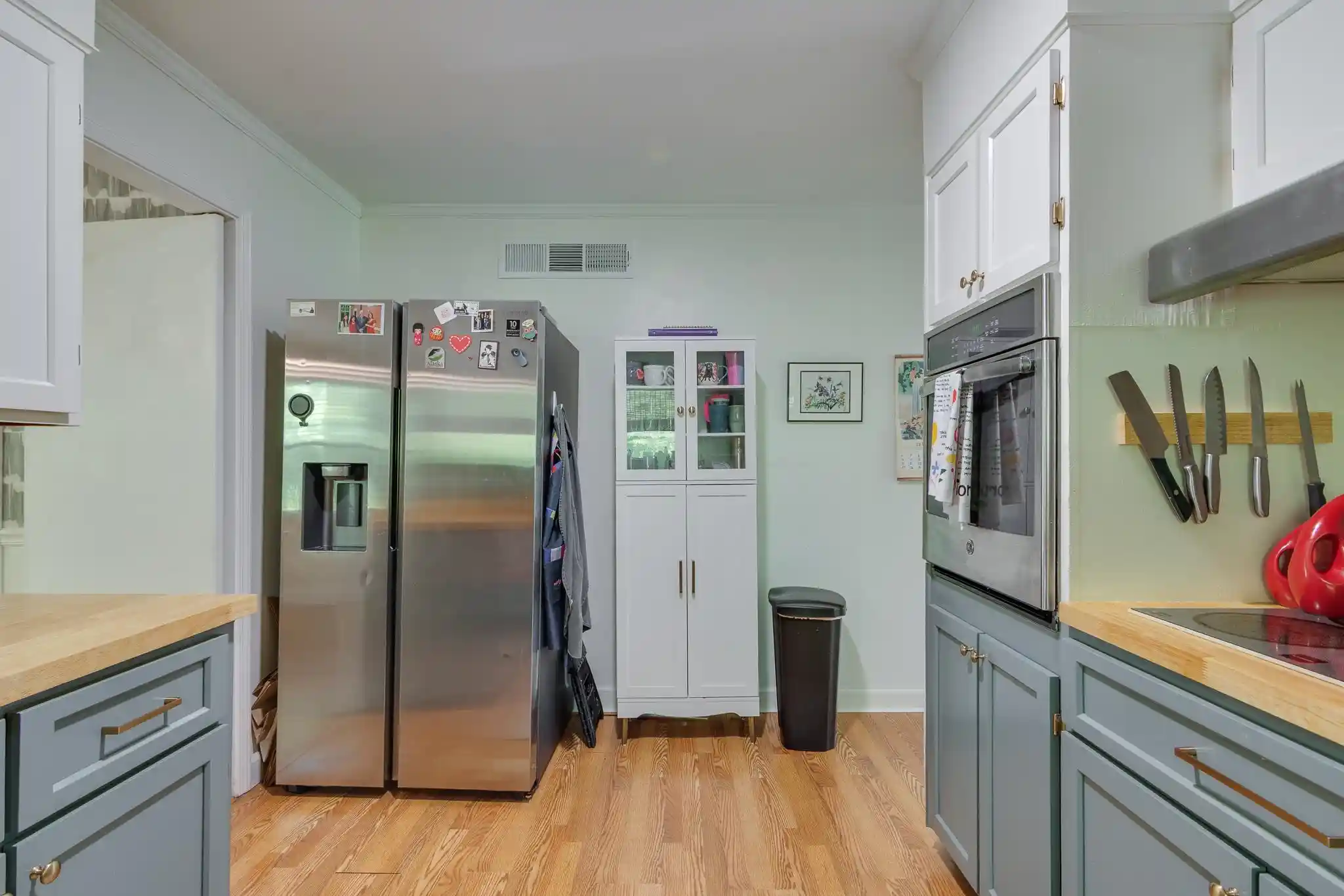 Photo 2 of Single family home for sale at 1423 W Crestwood Dr, Memphis, TN 38119 | MLS# 10231353 | Listing updated on 2026-09-29