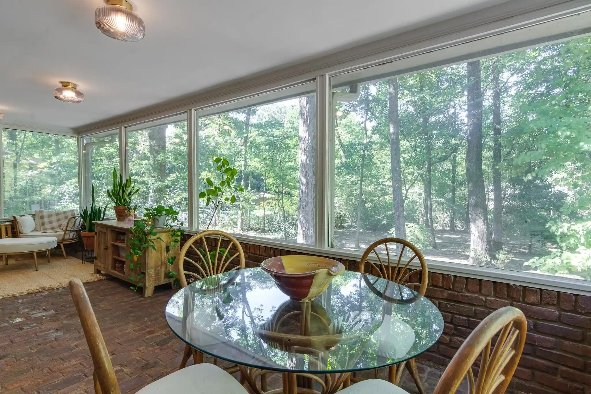 Photo 3 of Single family home for sale at 1423 W Crestwood Dr, Memphis, TN 38119 | MLS# 10231353 | Listing updated on 2026-09-29