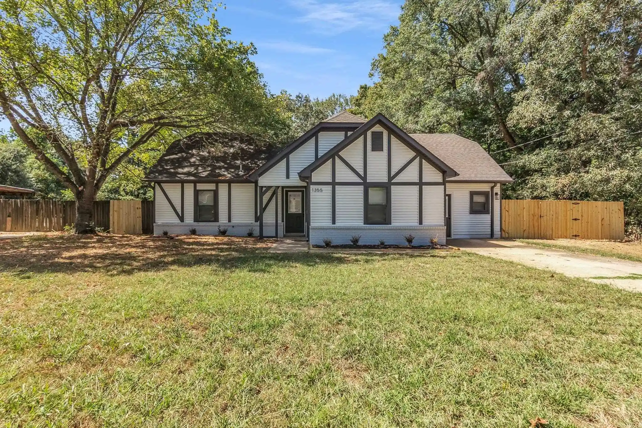 Photo 1 of Single family home for sale at 1355 Portersville Rd, Atoka, TN 38004 | MLS# 10231358 | Listing updated on 2026-09-30