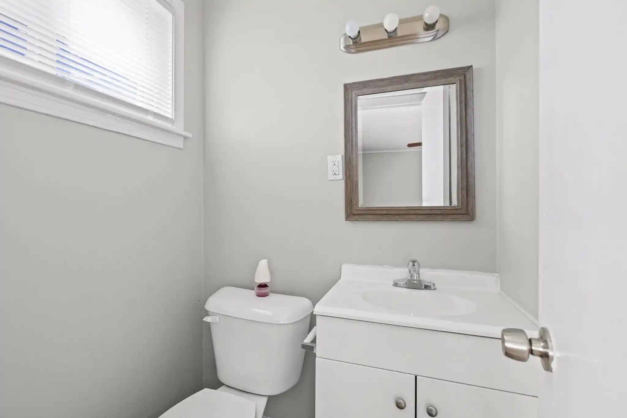 Photo 3 of Single family home for sale at 4479 Jamaica Ave, Memphis, TN 38117 | MLS# 10231373 | Listing updated on 2026-09-30